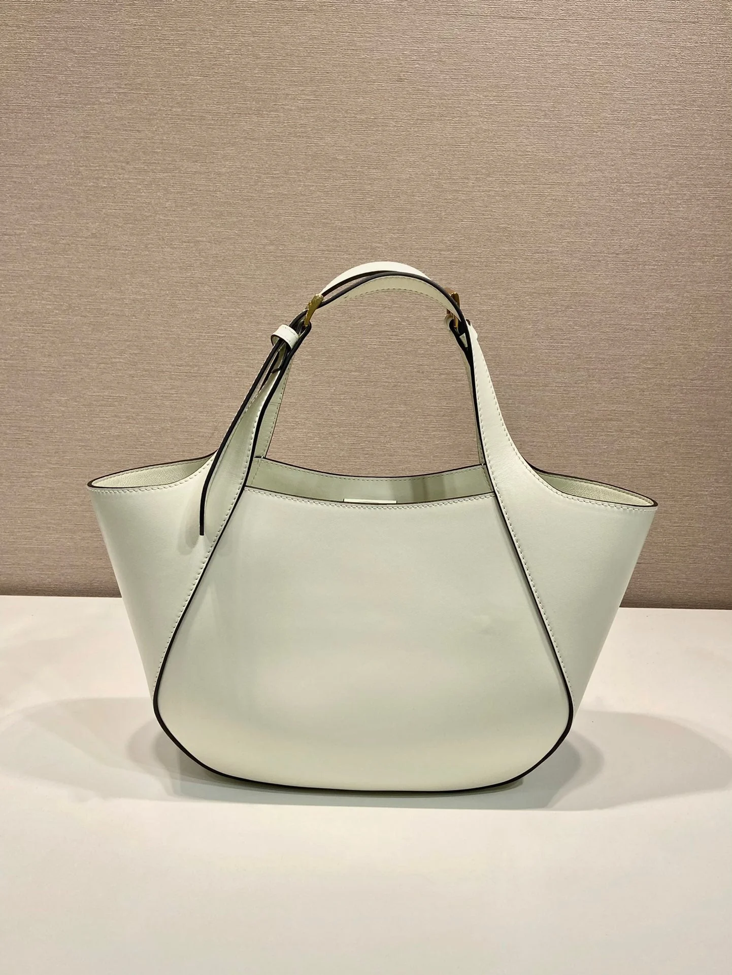 Prada TOTE BAG 28 IN WHITE SHEEPSKIN GOLD LOGO