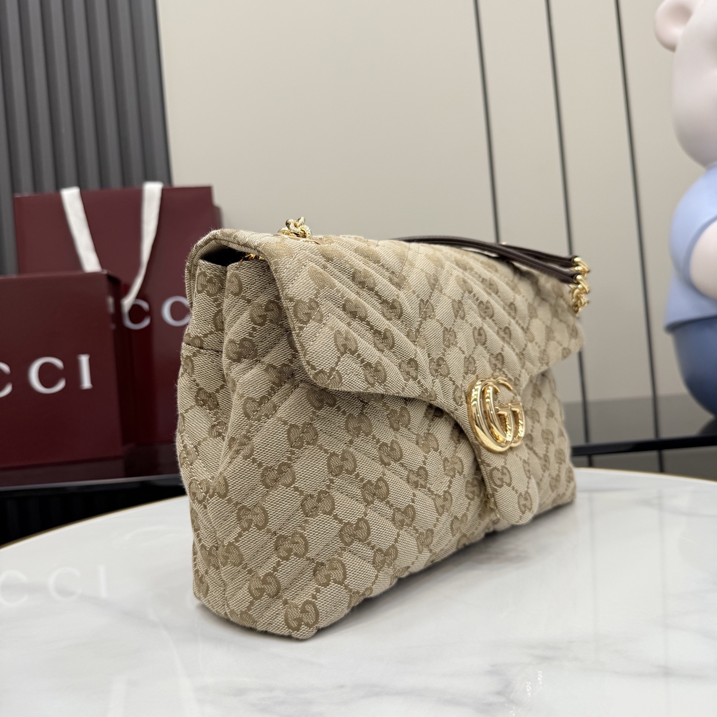GG Marmont medium shoulder bag 850676