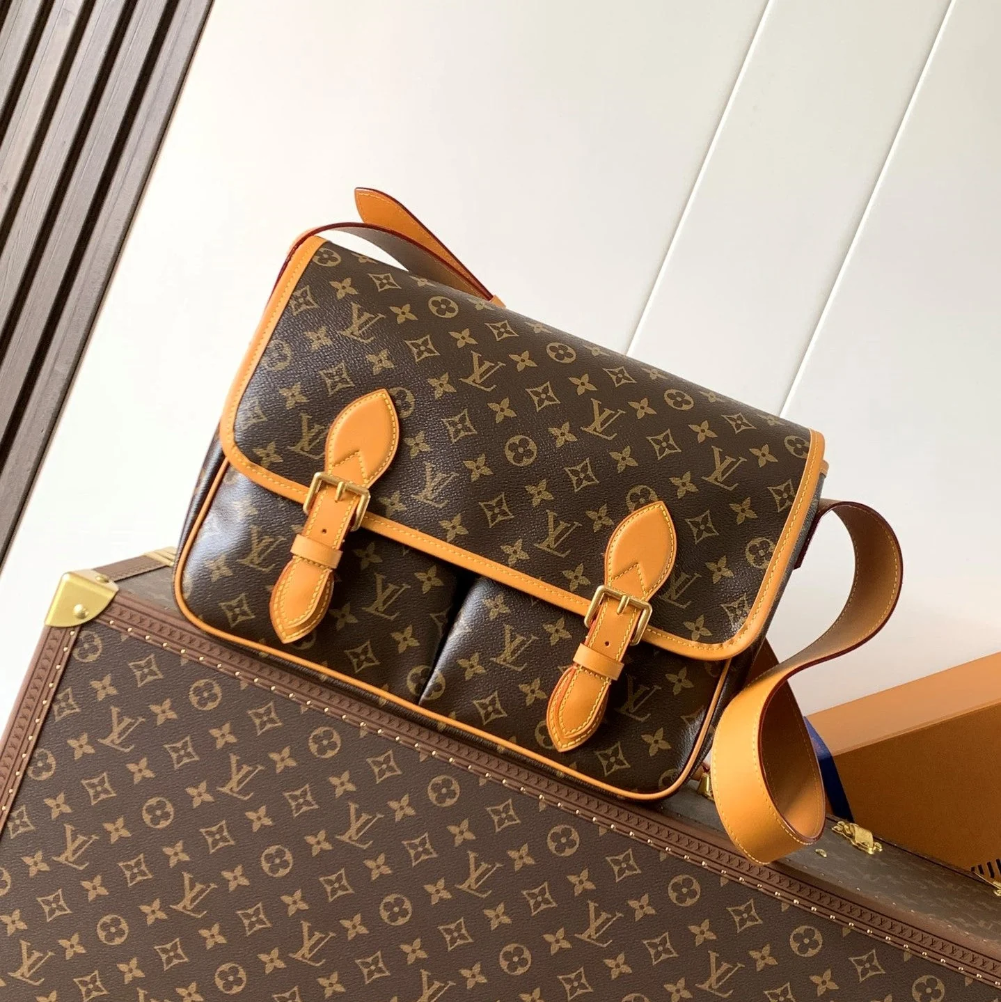 Louis Vuitton LV Satchel Messenger Bag  35.5cm Brown Monogram Canvas & Cowhide