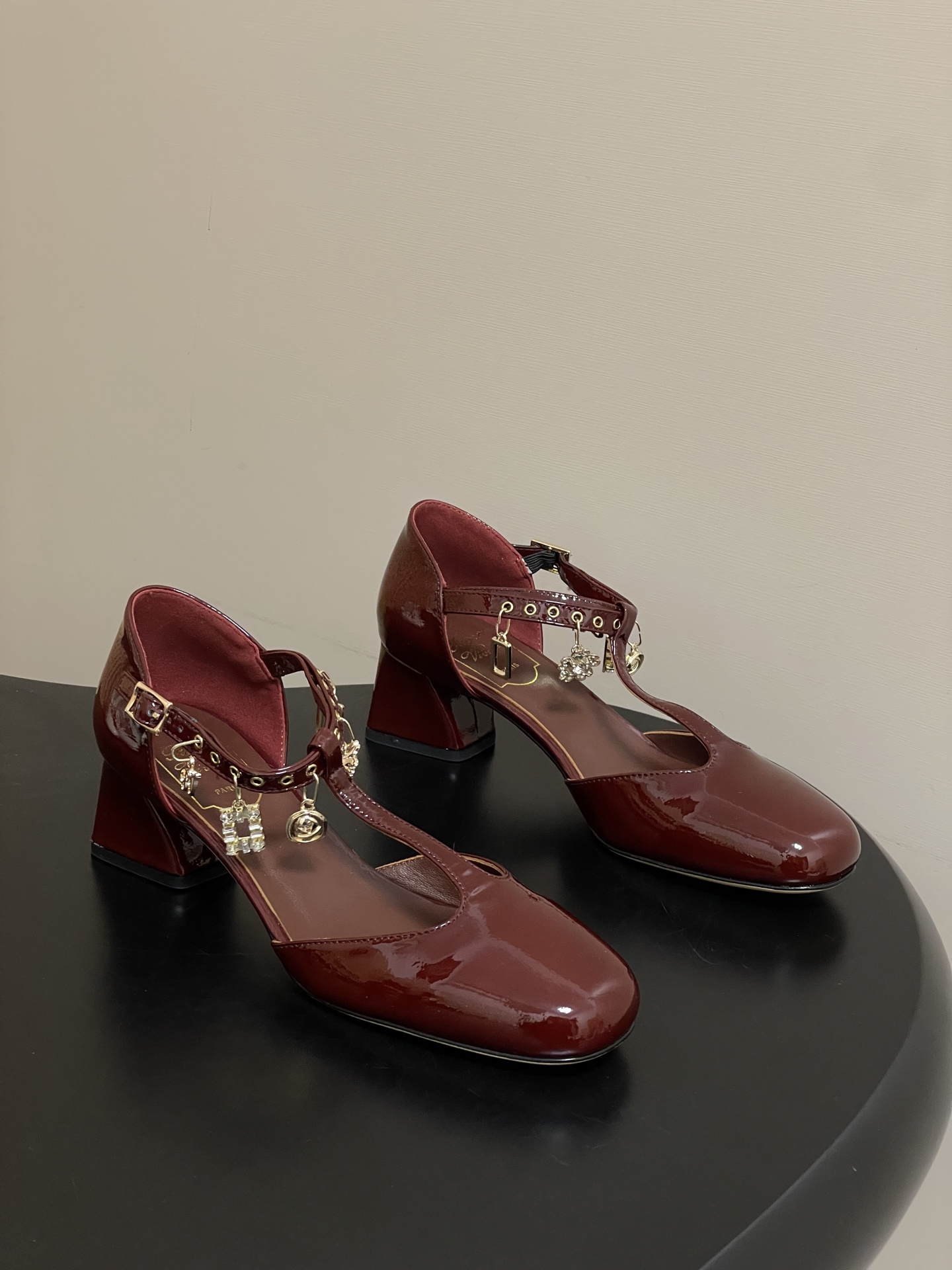 Roger Vivier TresVivier Shiny leather Pump