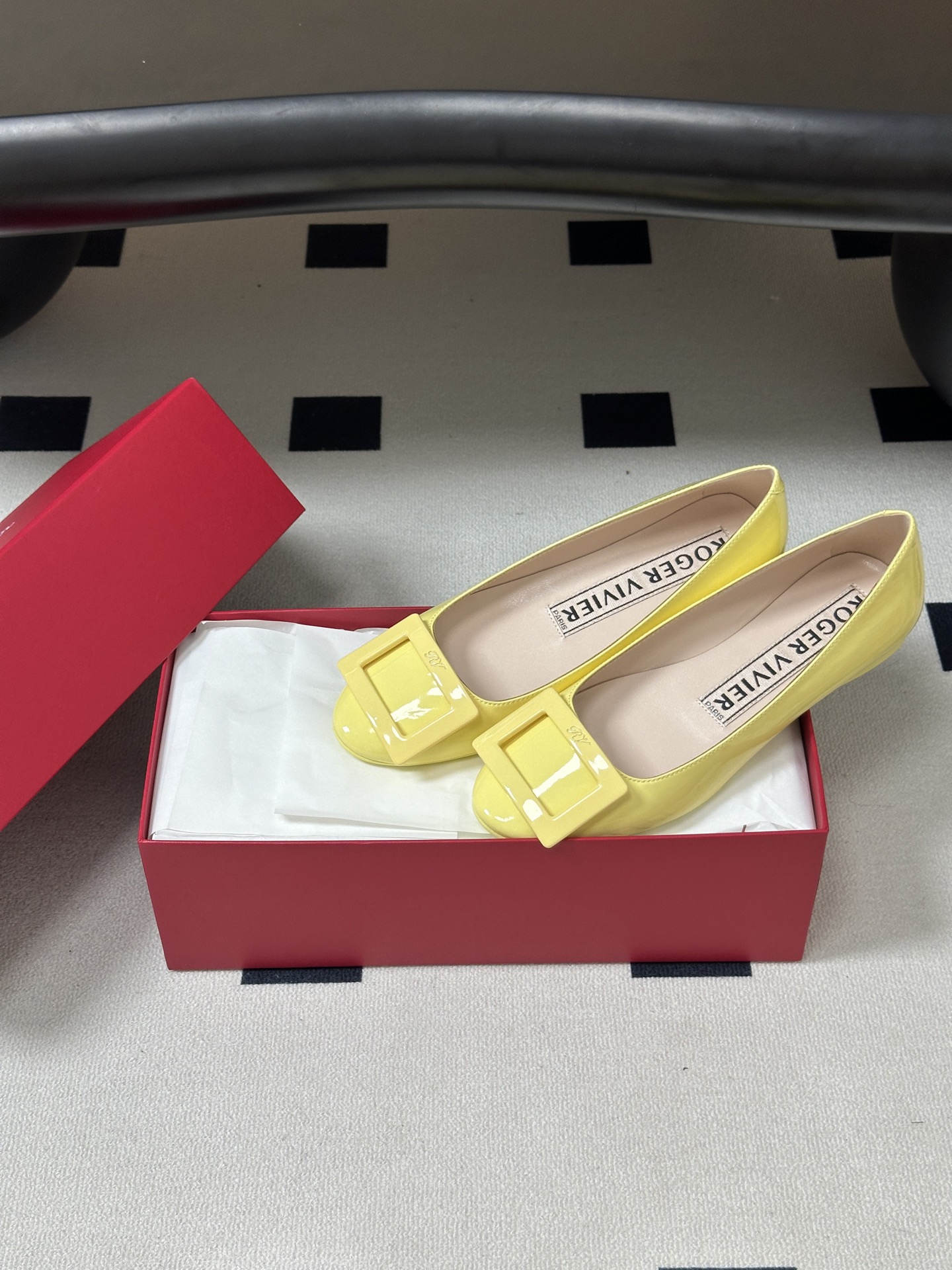 Roger Vivier Shiny leather Flat Ballets