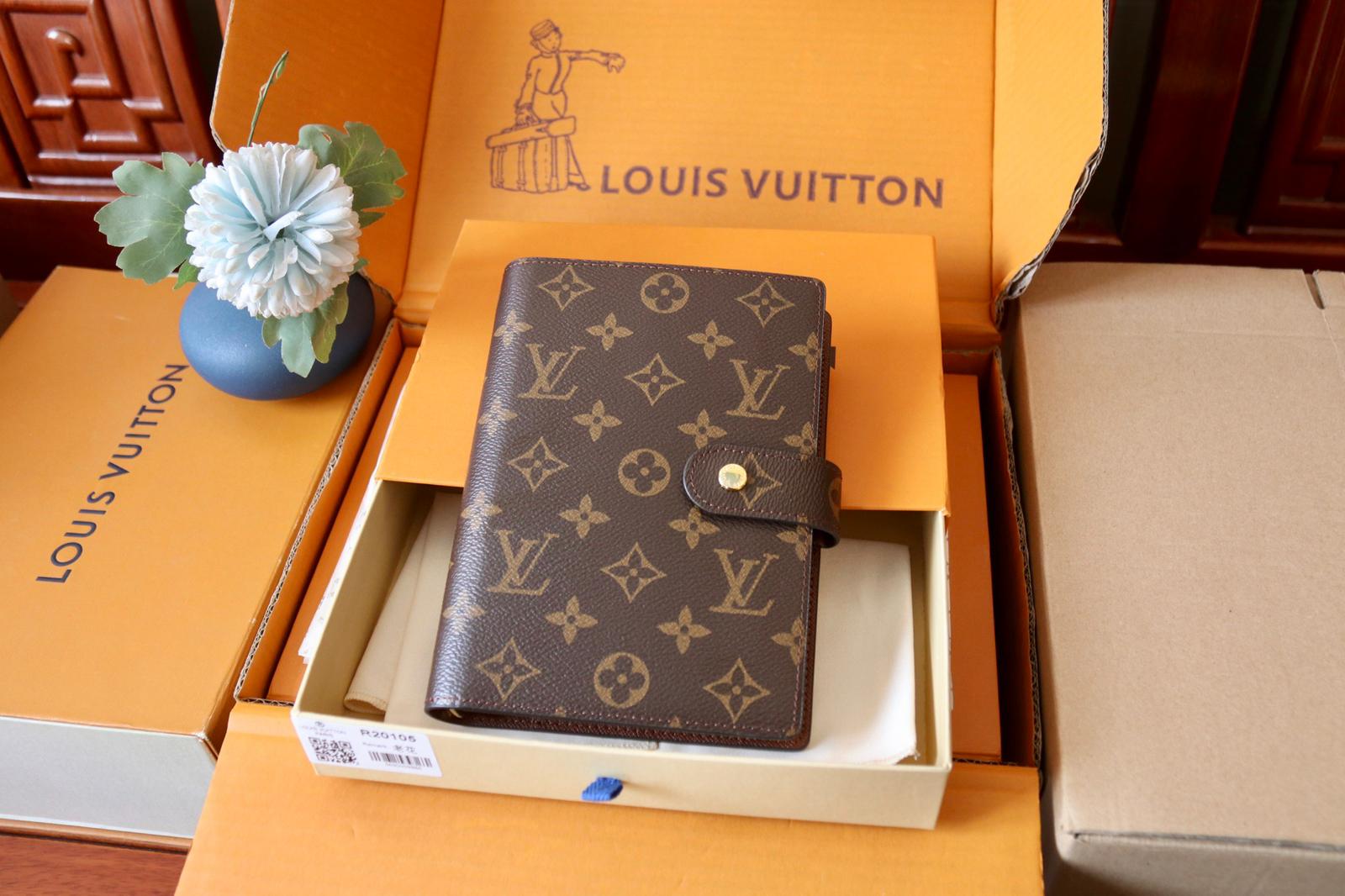 Louis Vuitton Notebook R20105