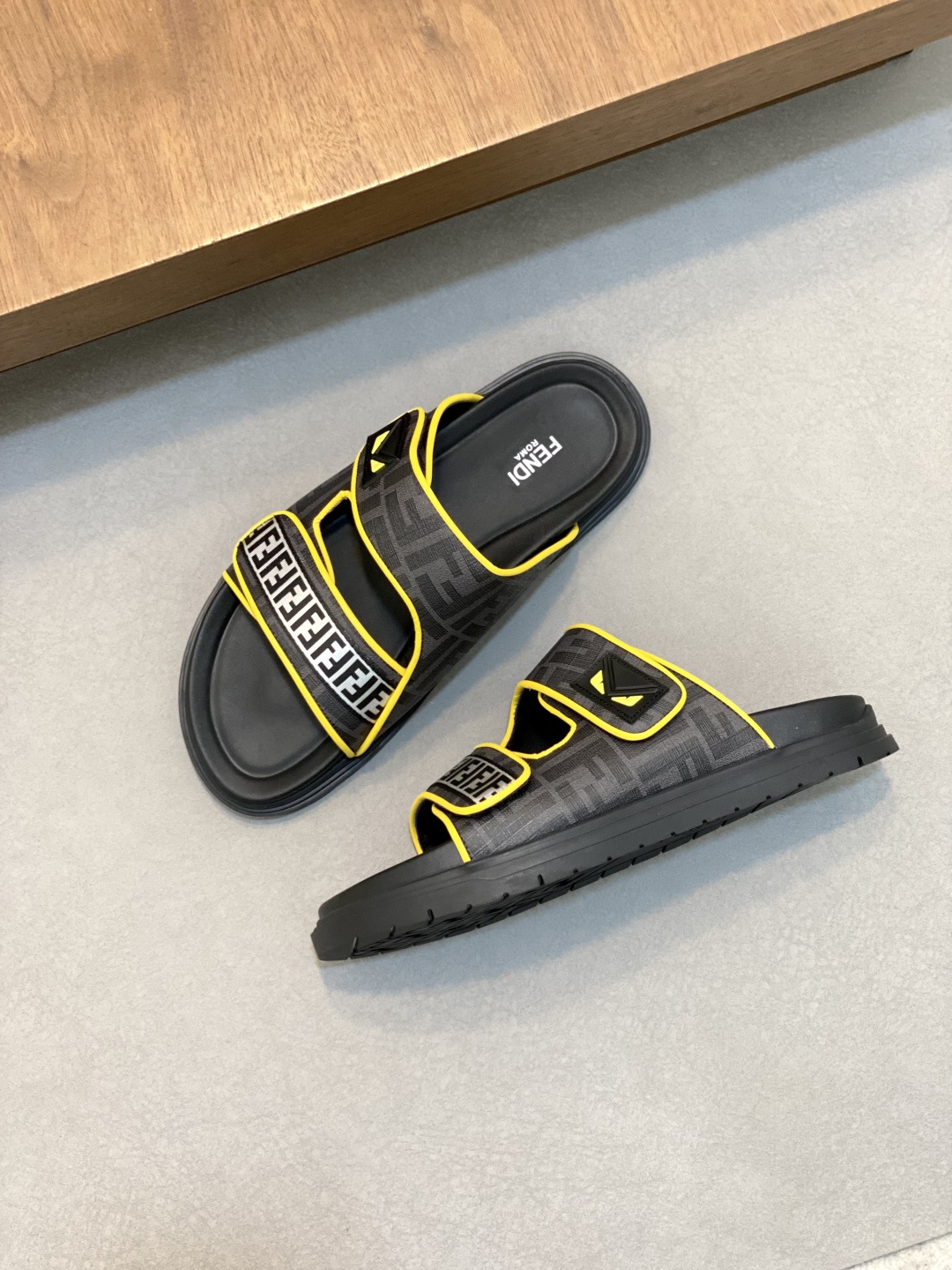 Fendi Men's Sandale