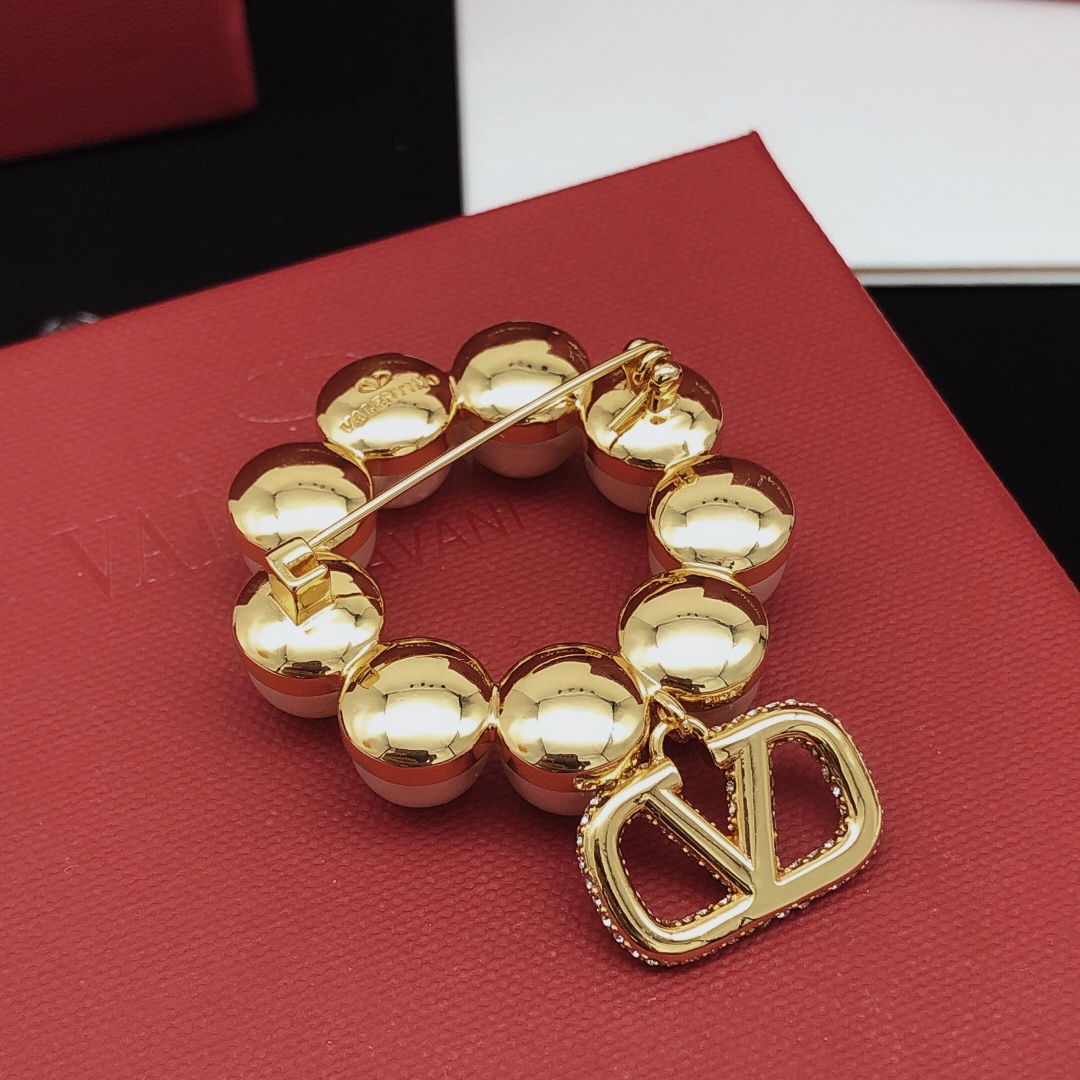 Valentino Pearl  Brooch