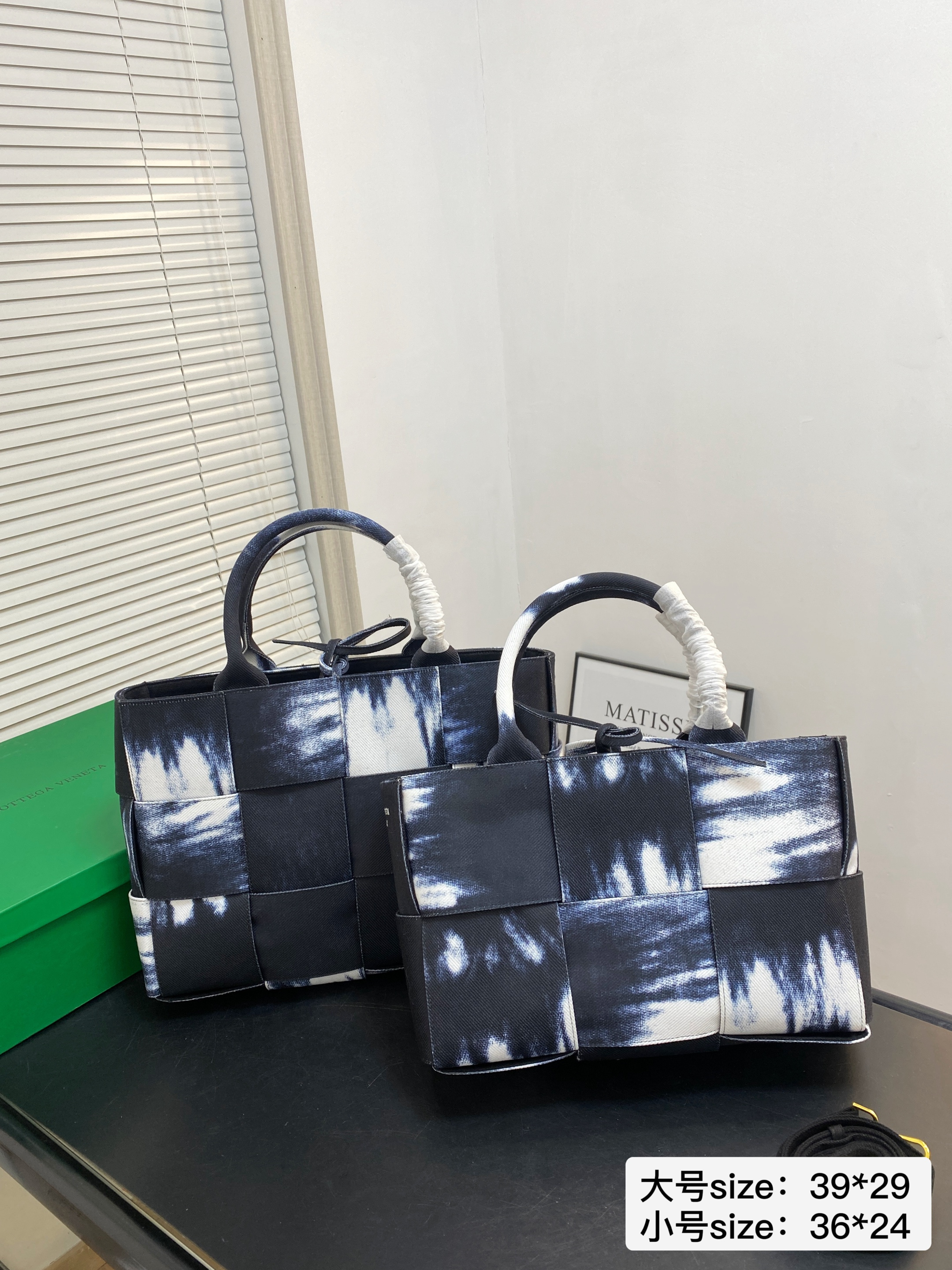 Bottega Veneta Intrecciato Denim Tie-Dye Arco Weave Shopper Tote Bag With Pouch - KAIROO