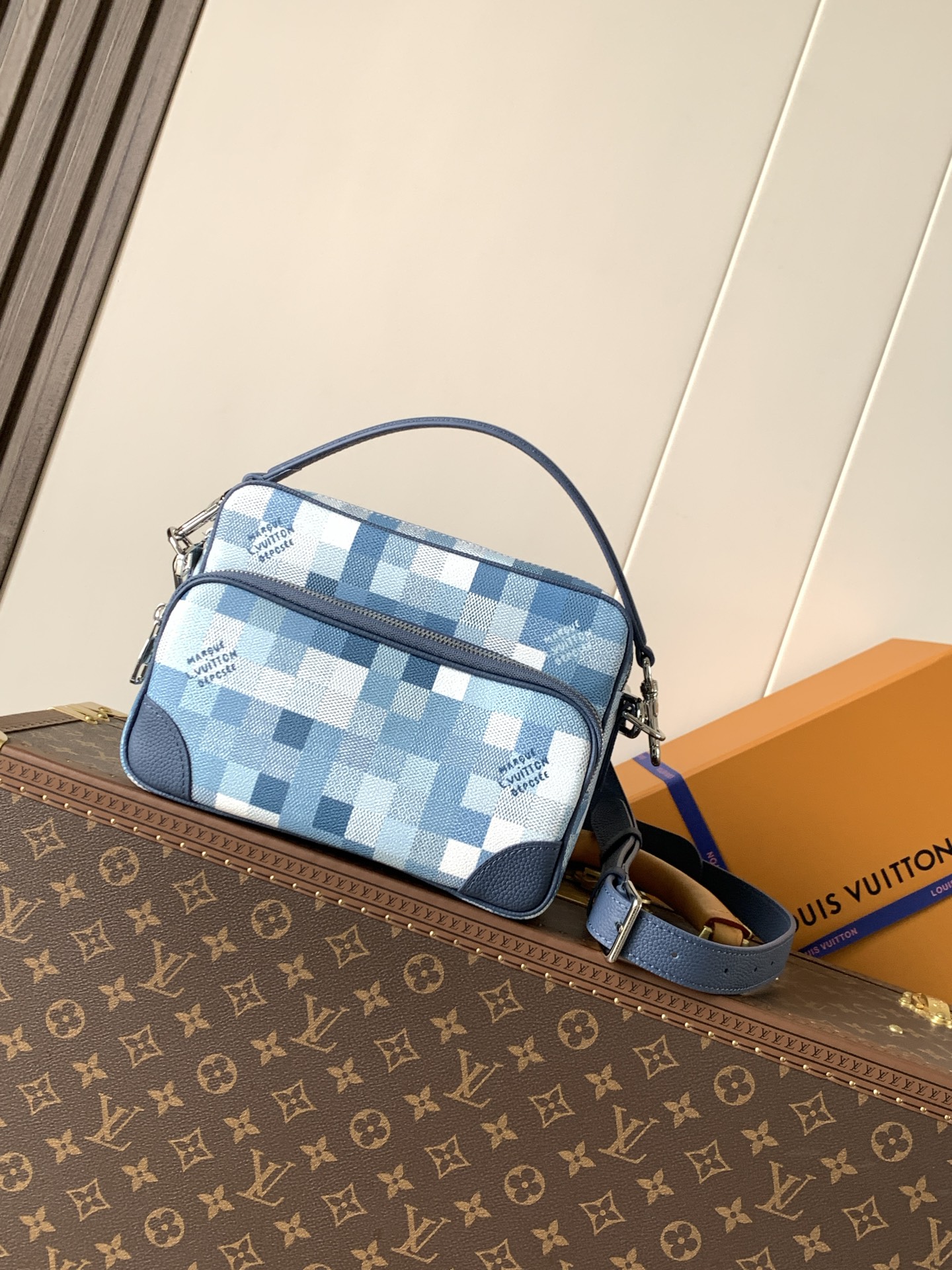 LV Louis Vuitton M28606 Nil Bag