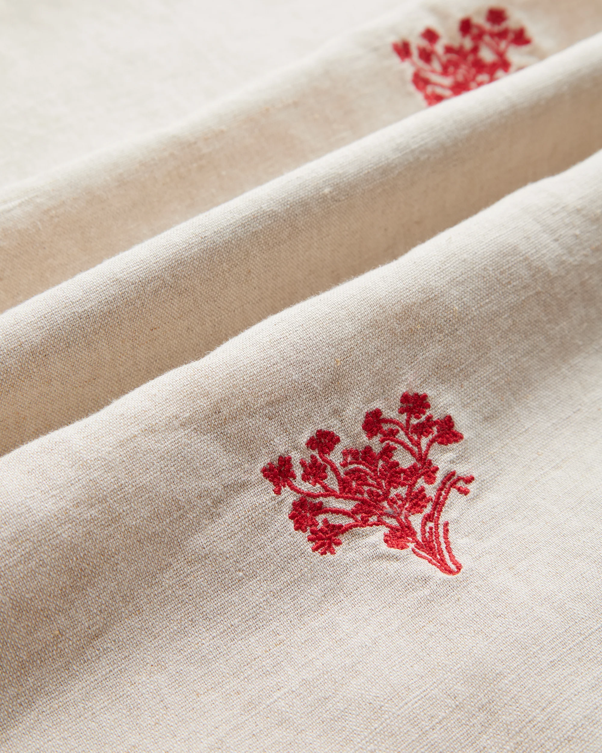 EMBROIDERY RED BOUQUET
