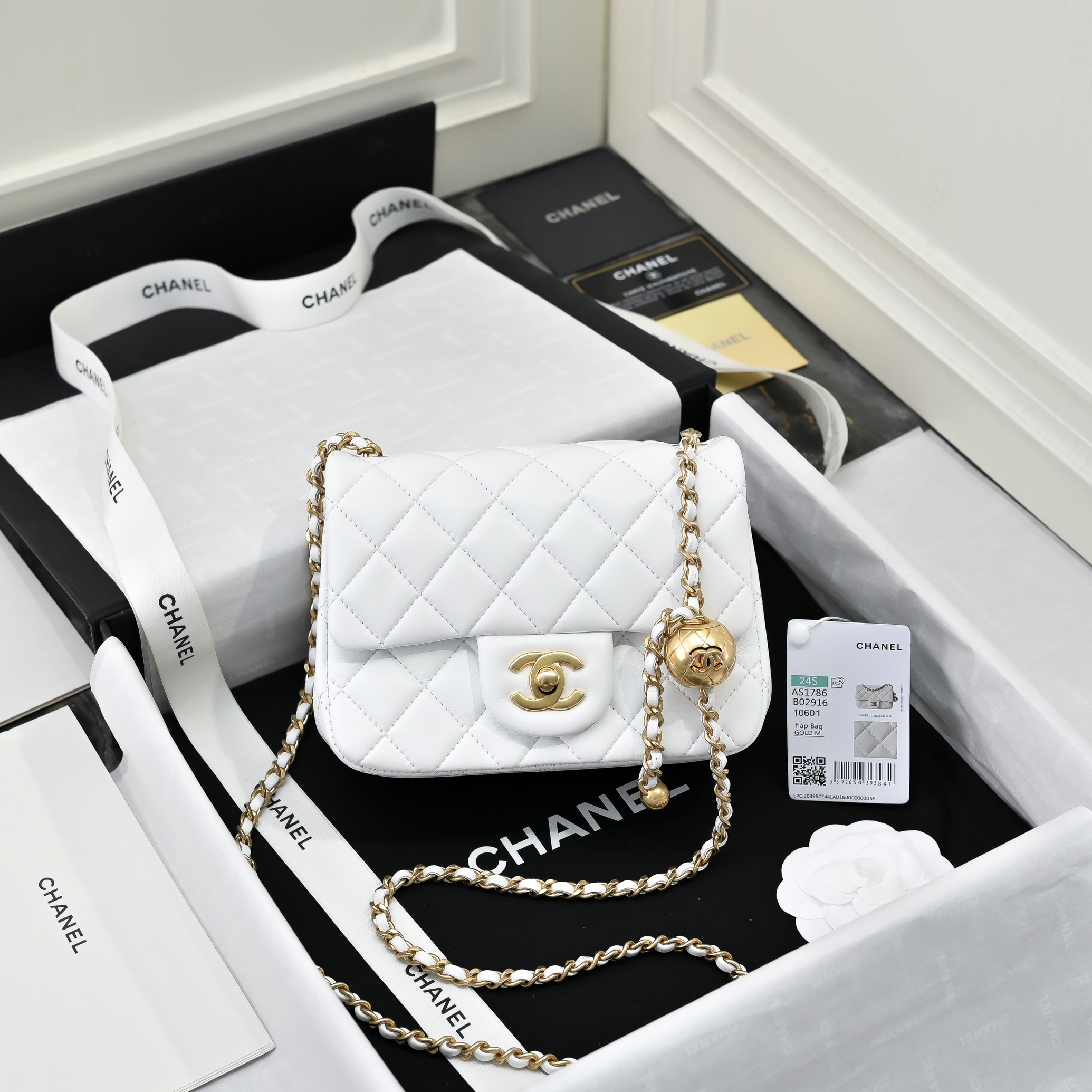 Chanel Mini Flap Crossbody Bag in White Lambskin AS1786