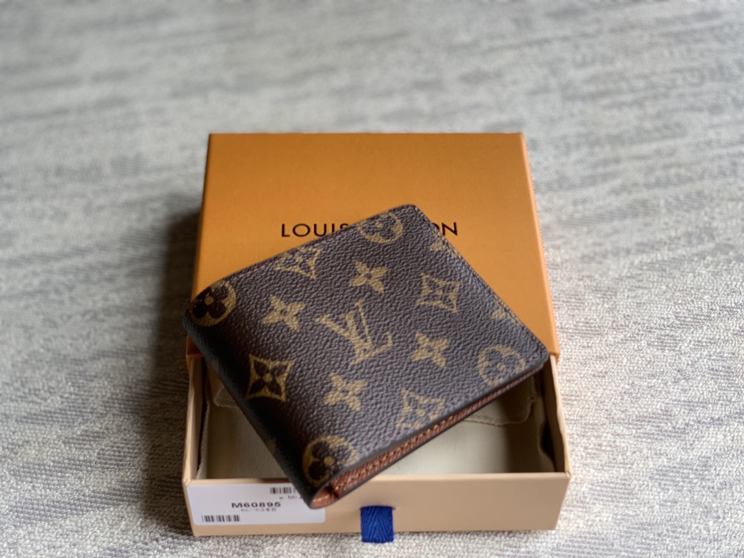 M60895 LV Men's Multiple Wallet Monogram Canavs