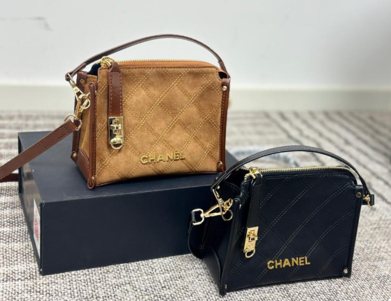 CHANEL Soft box bag