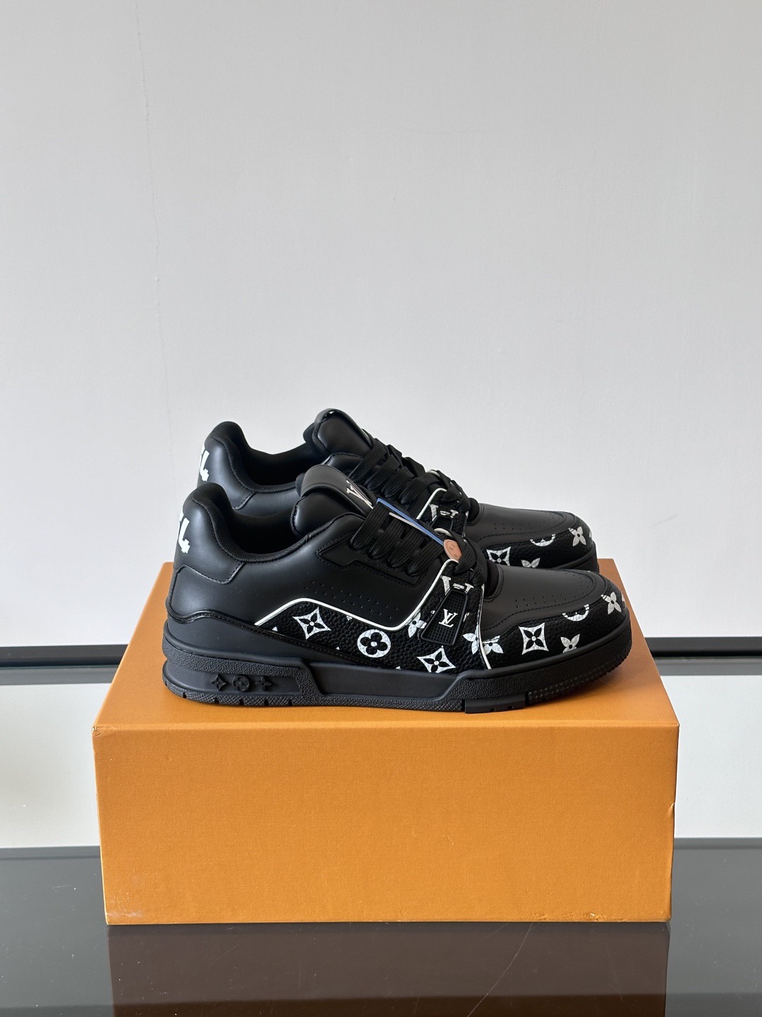 LV Unisex Trainer Sneaker