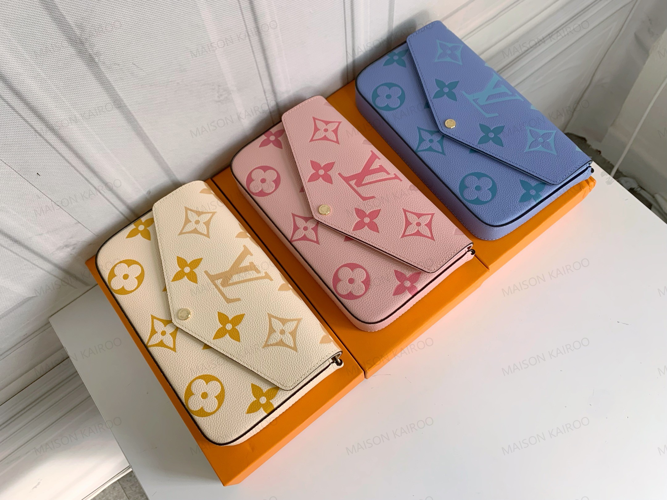 Louis Vuitton LV Felicie Pochette 3-in-1Gradient Monogram Giant Empreinte Leather Chain Envelope Shoulder Bag - KAIROO