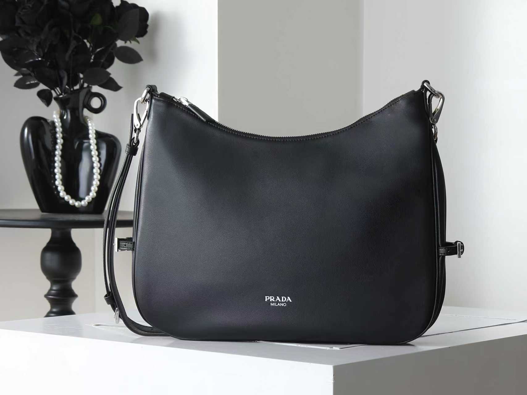 Prada Fold large leather shoulder bag-Black 1BC288