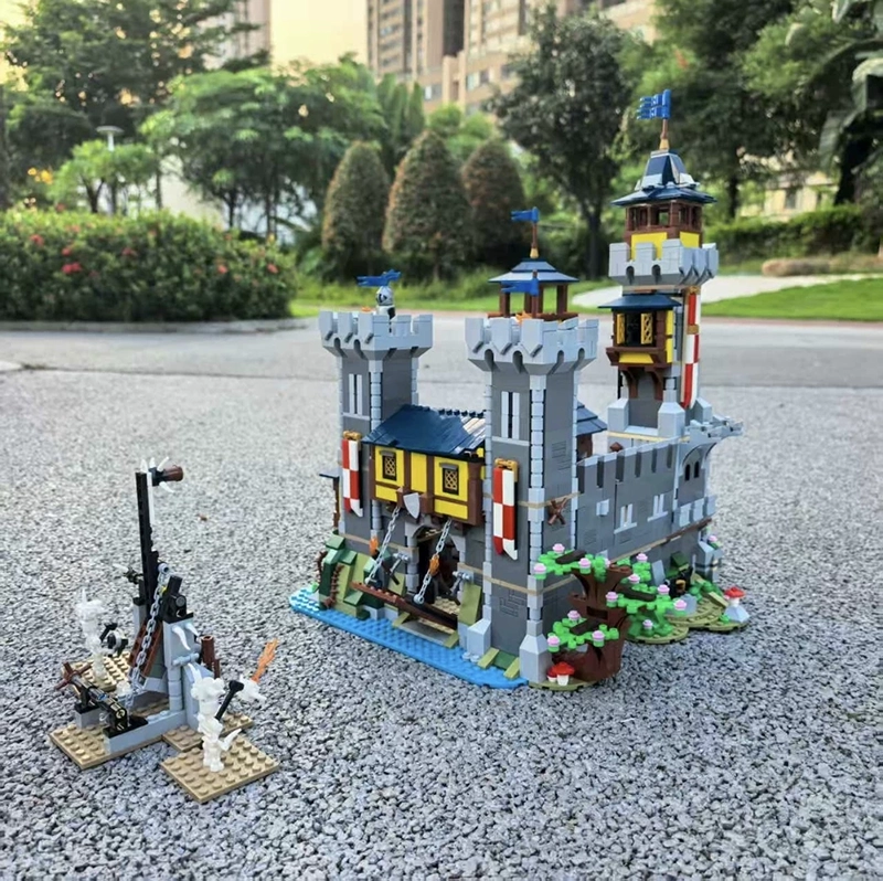 MOC 82242 - Medieval Castle