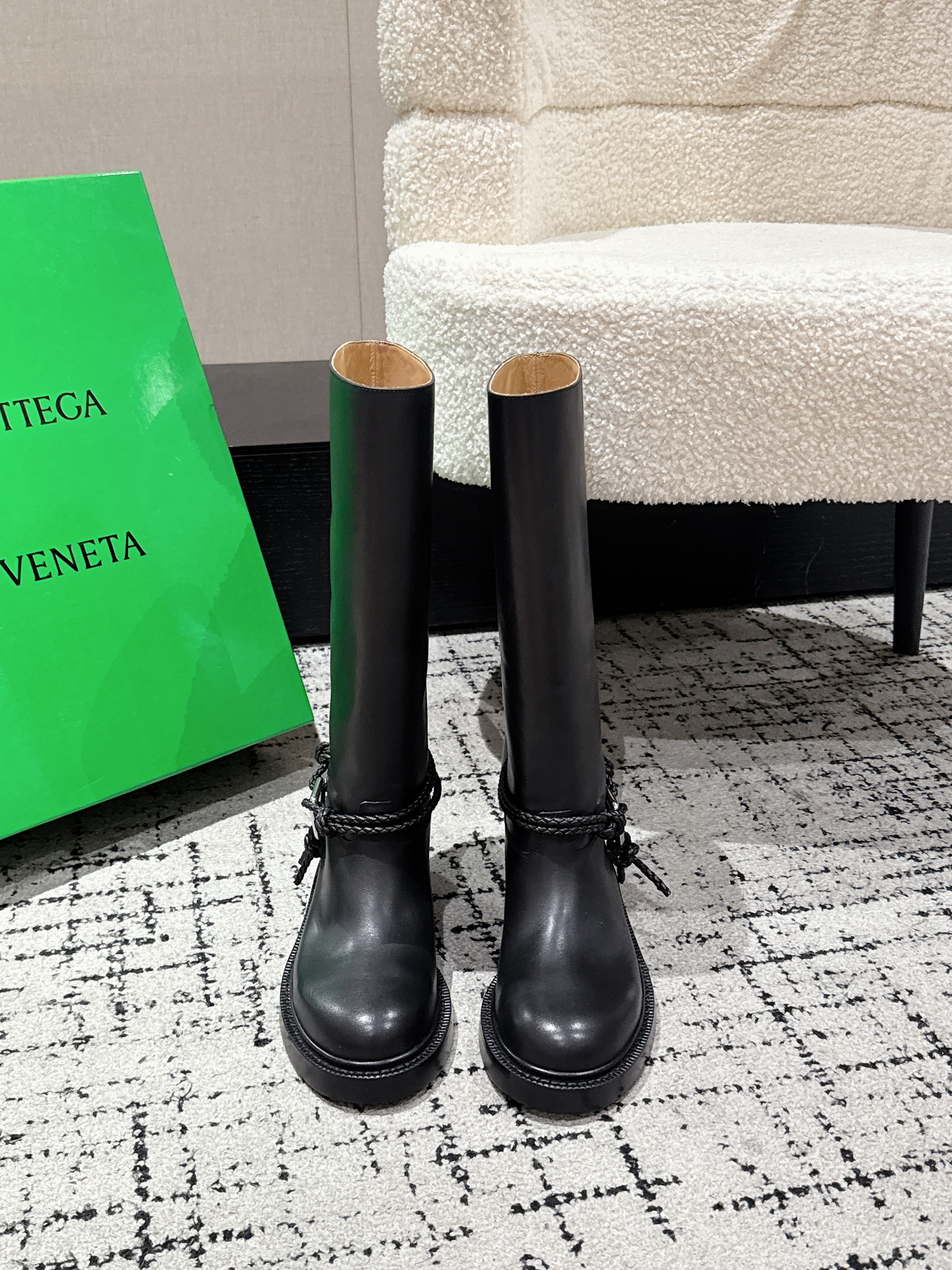 Bottega James Medium Boot Black leather