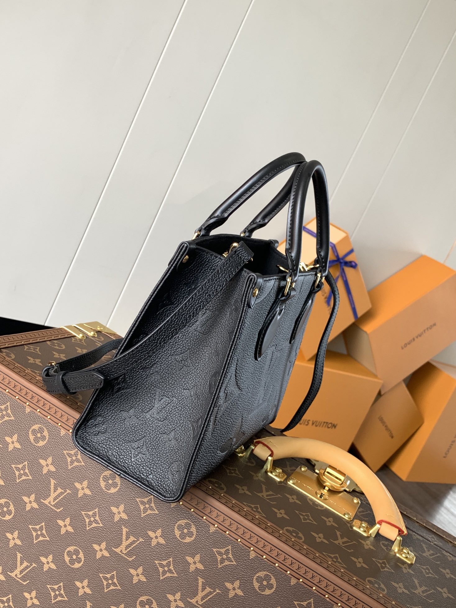 M45653 LV OnTheGo PM Bag Tote In Black Monogram Empreinte Leather
