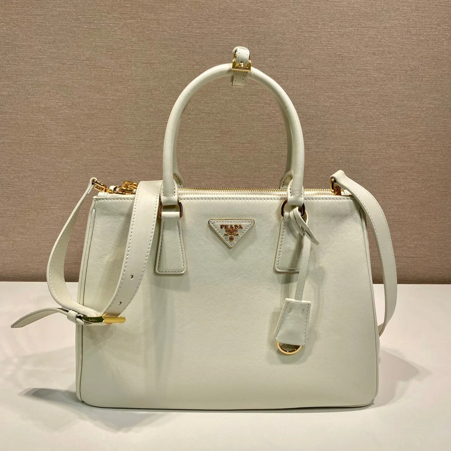 Prada LARGE GALLERIA BAG 32 IN WHITE SMOOTH CALFSKIN GOLD HARDWARE