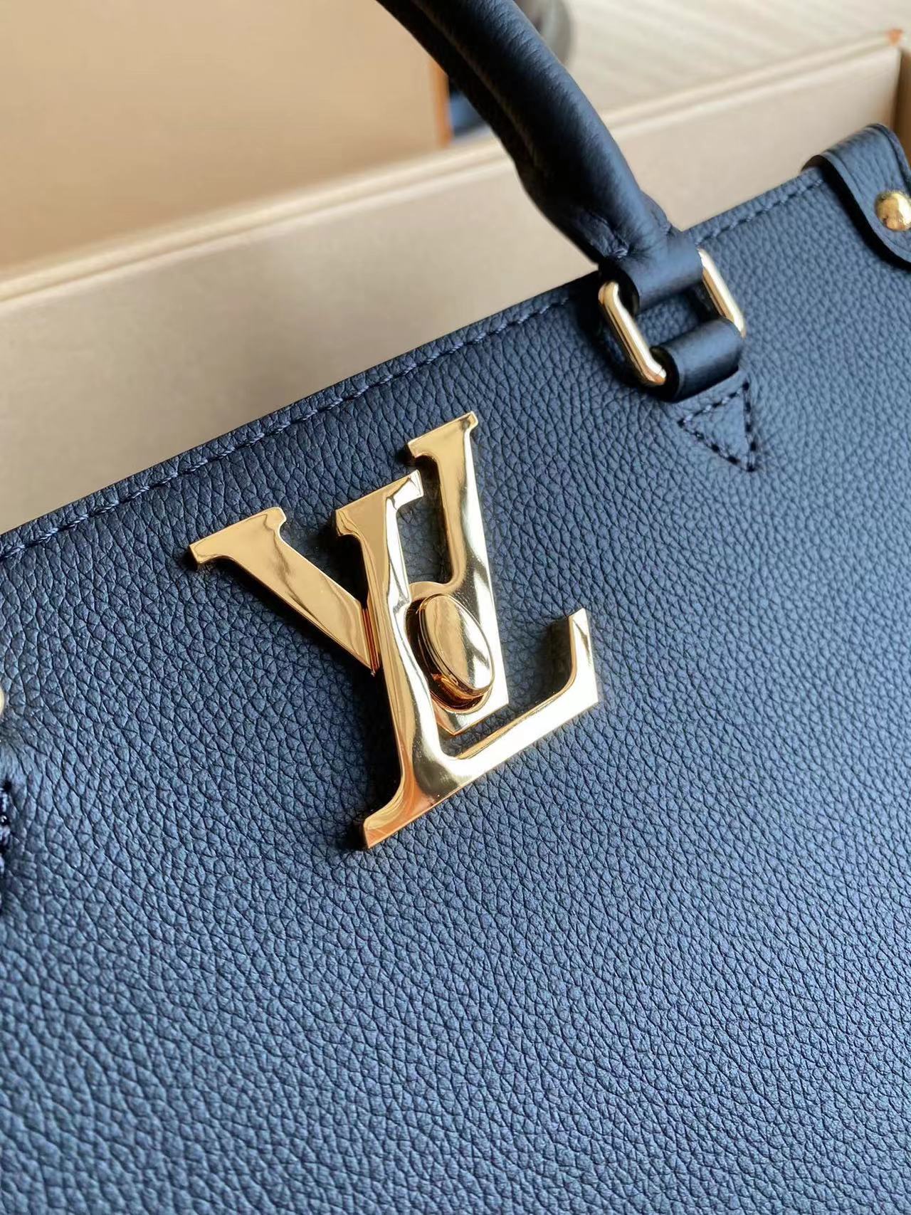 Louis Vuitton LV Business & Travel Bags Lock & Go