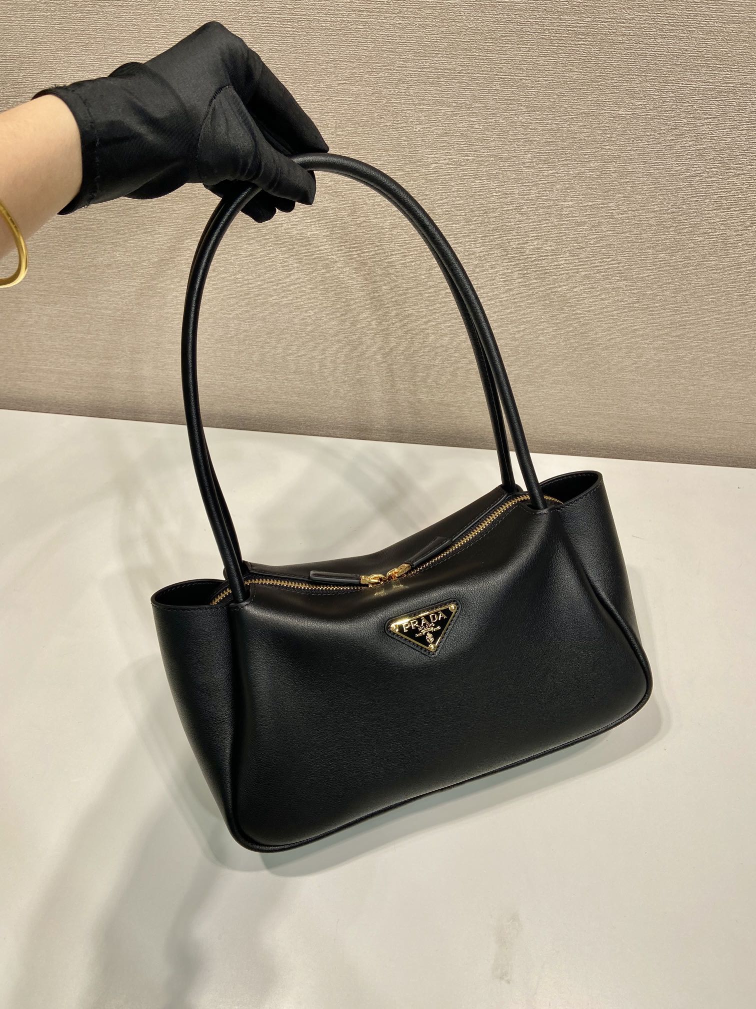 Prada  28 LARGE BLACK CALFSKIN HANDBAG
