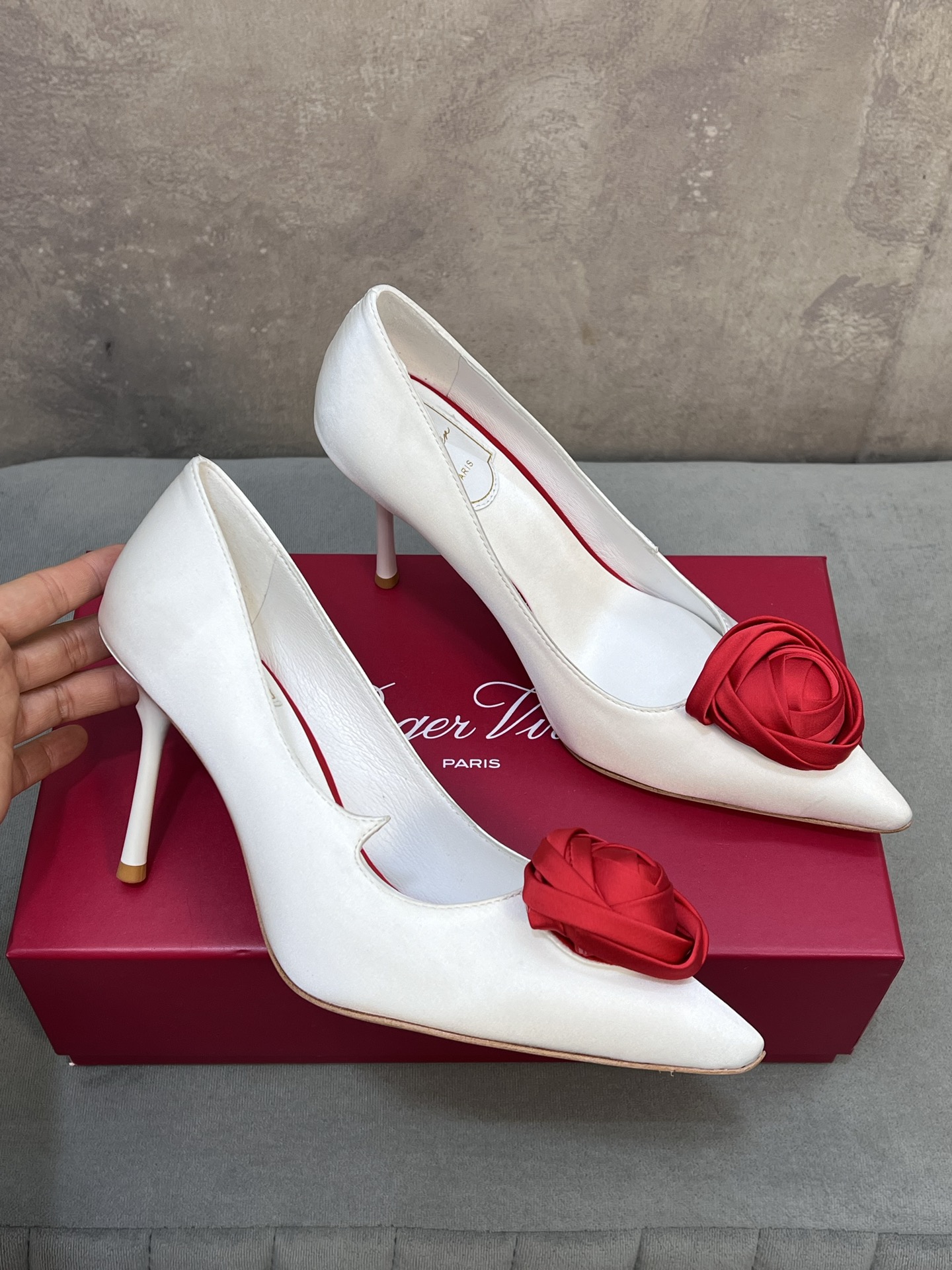 Roger Vivier Rose Vivier Lace Pump