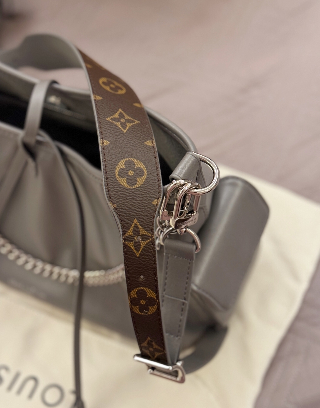 Louis Vuitton LV new version of the carryall Grey Samurai