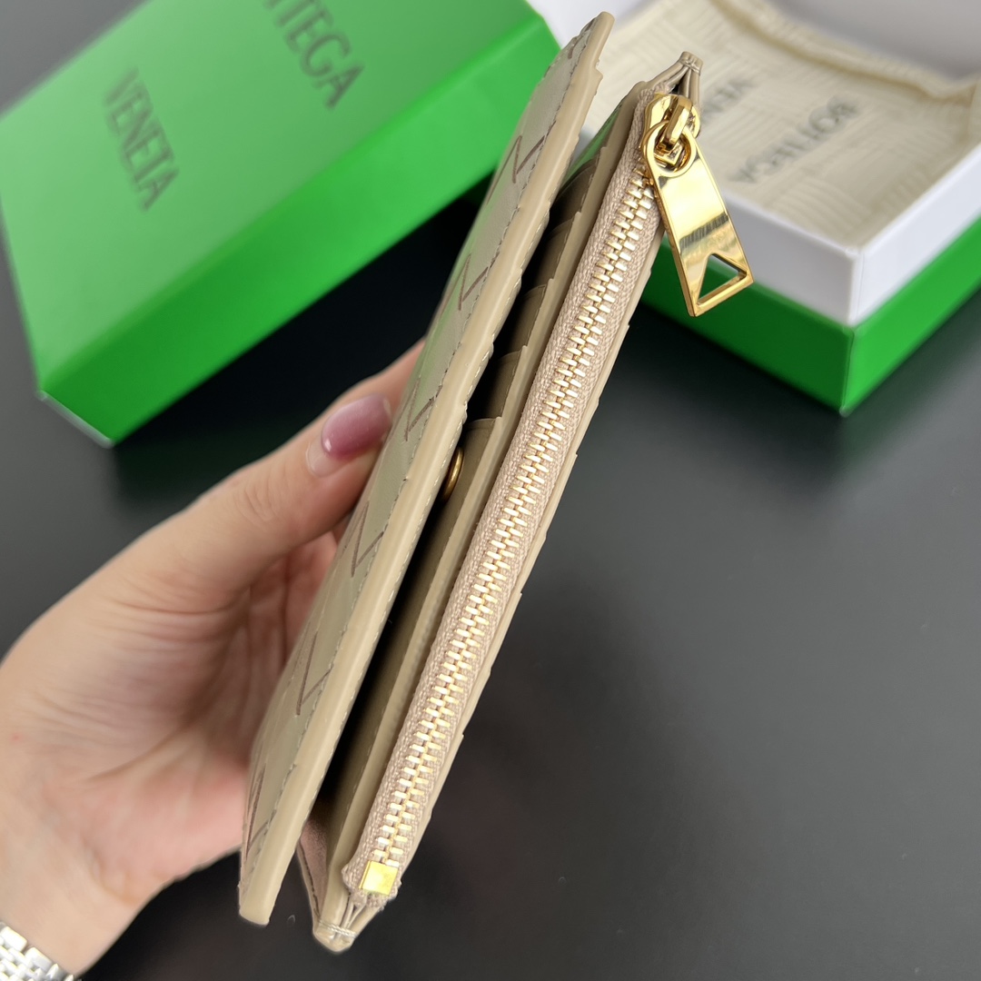Bottega Veneta Solstice Medium Folded Wallet in Beige Intreccio Leather