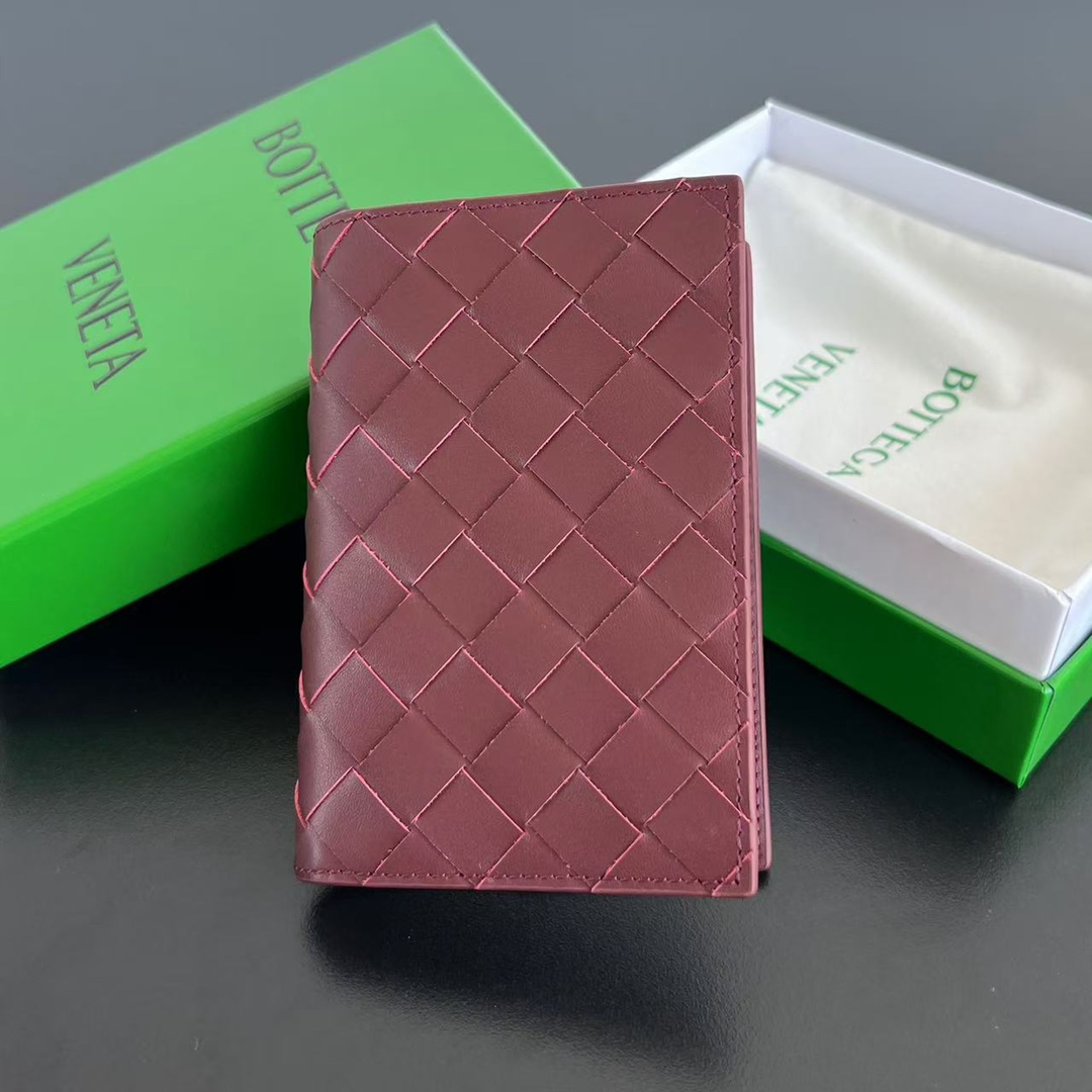 Bottega Veneta Passport Holder in  Intreccio Leather