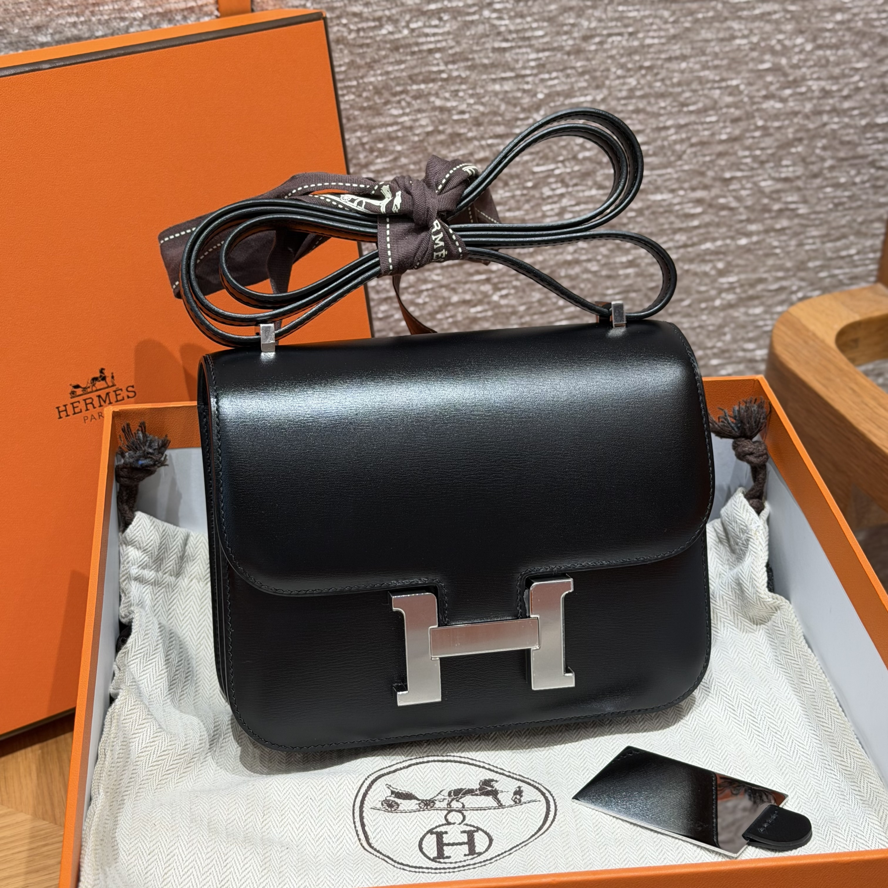 Hermes Black Box Constance 18