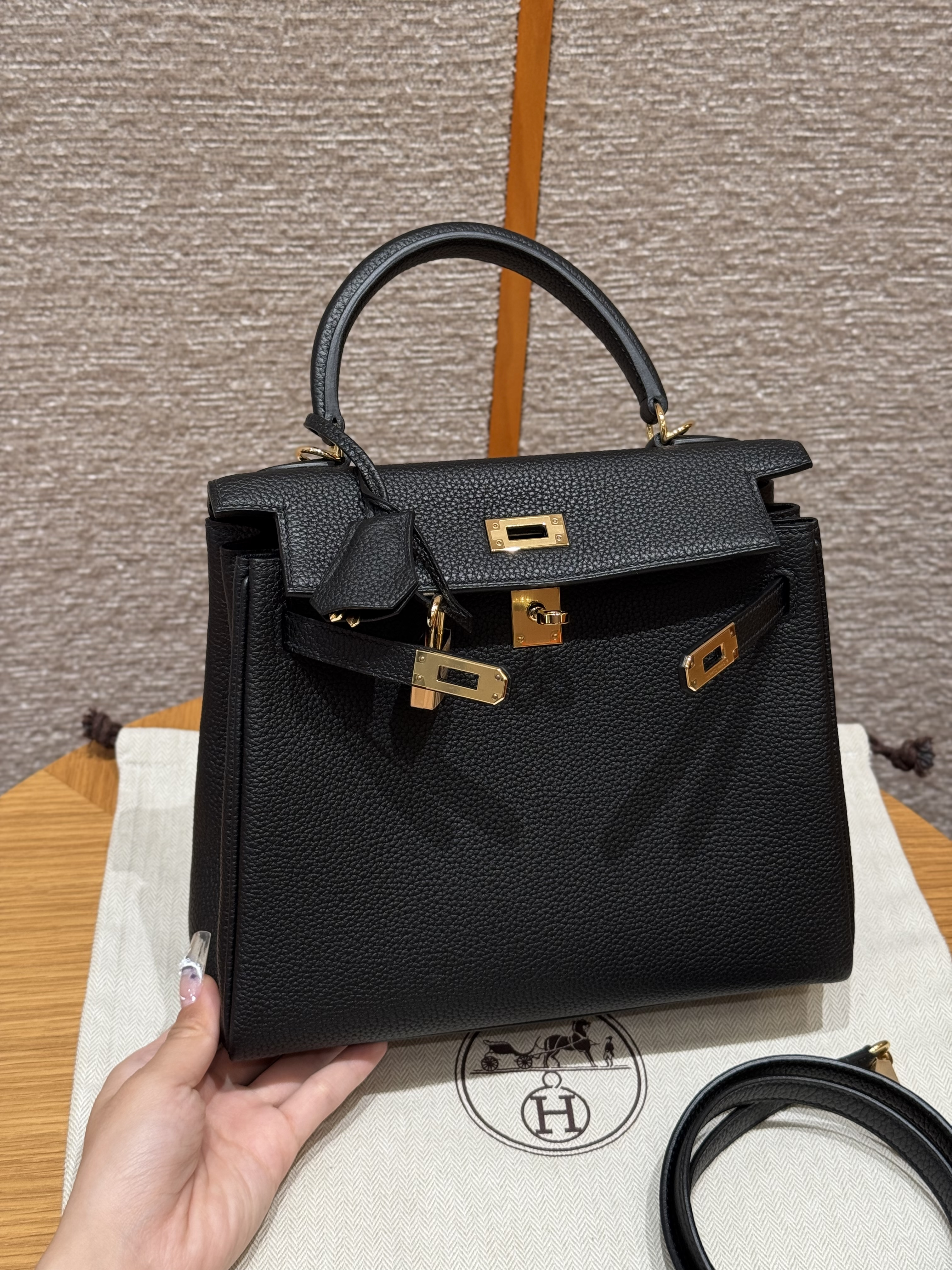 Hermes Black Togo Kelly 25