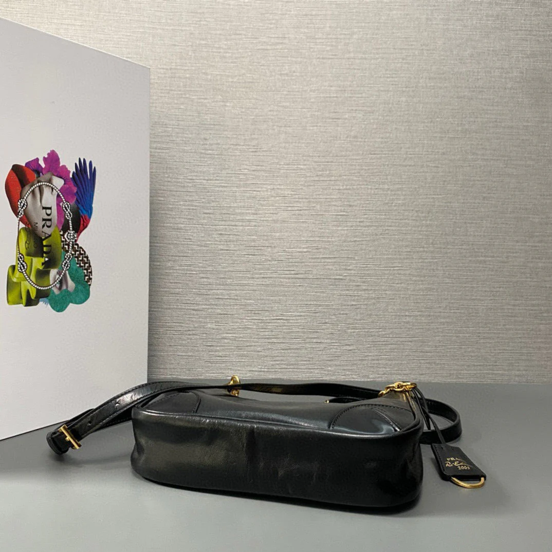 Prada hobo bag 22cm re-edition 2005 black calfskin