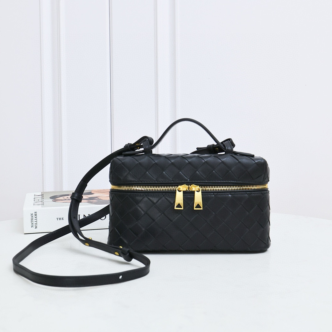 Bottega Black Bang Bang Vanity case