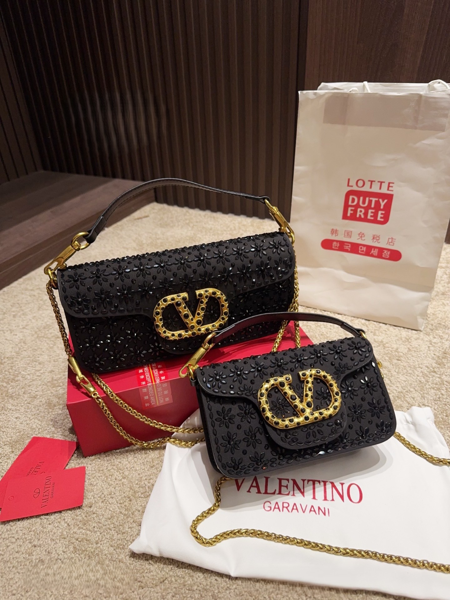 Valentino Garavani Locò Black Floral Embroidery Sequin Decoration Crystal-Encrusted VLogo Chain Shoulder Bag - KAIROO