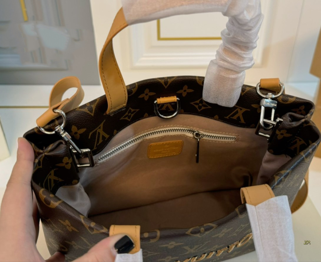 Louis Vuitton SHOULDER handbag