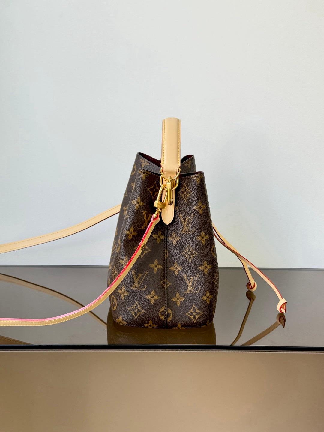 Louis Vuitton LV Néonoé BB bag