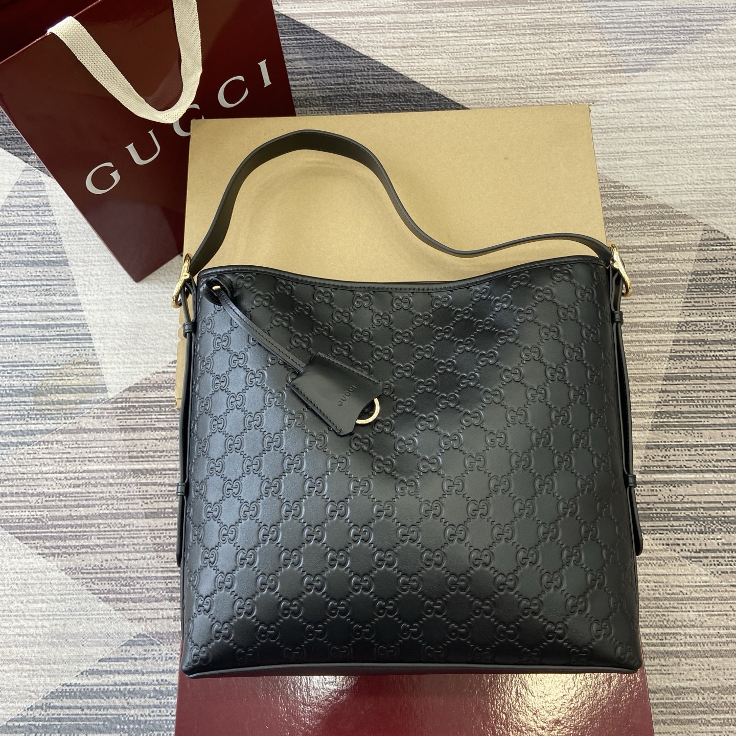 Gucci Bags GG Emblem Embossed leather 847452 (10A Mirror Version)