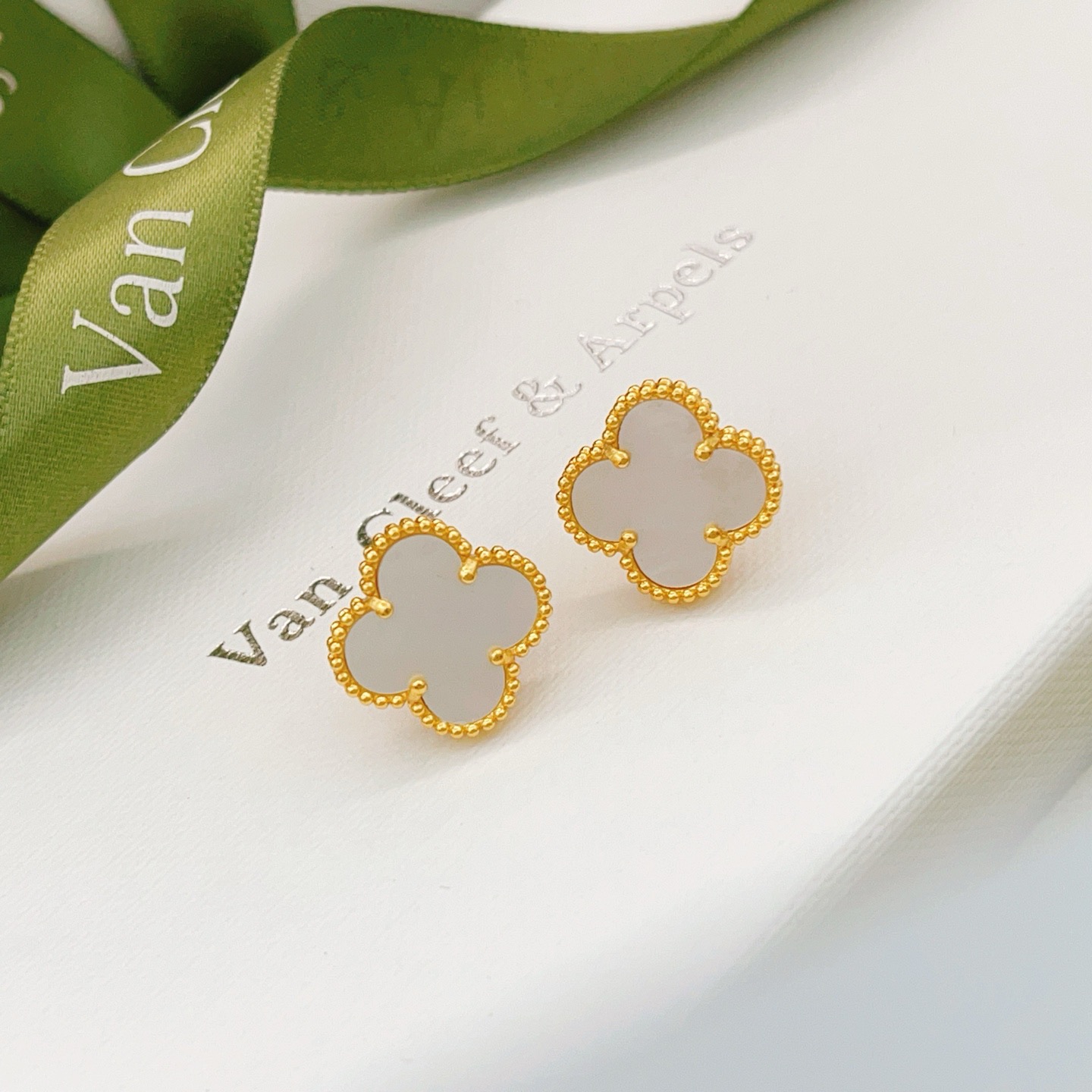 Van Cleef Fashion Medium Earrings 1.5cm