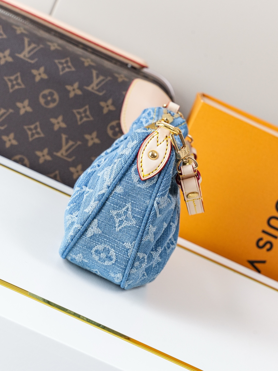 Louis Vuitton Pochette Valley handbag