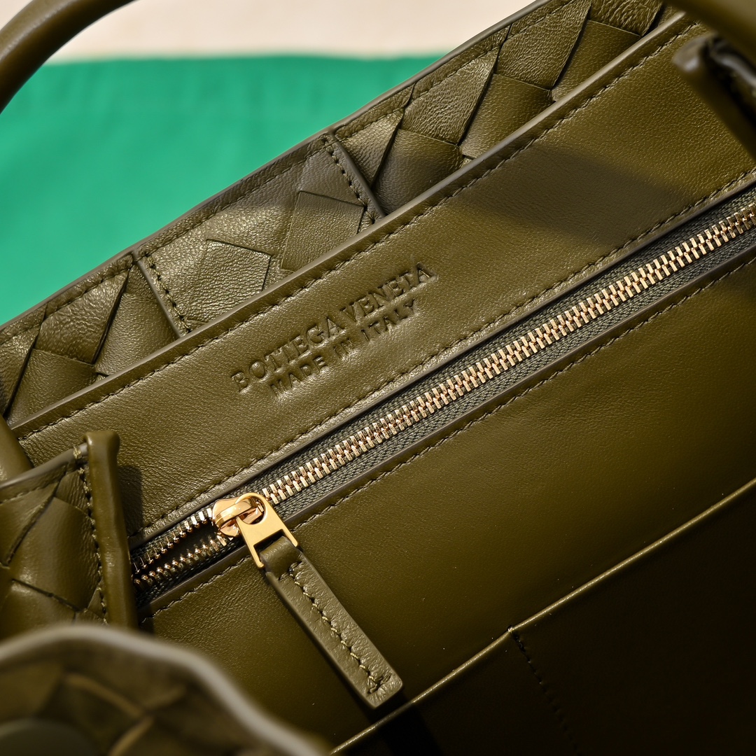 Bottega Veneta Andiamo Fashionable Old Money Style Handbag