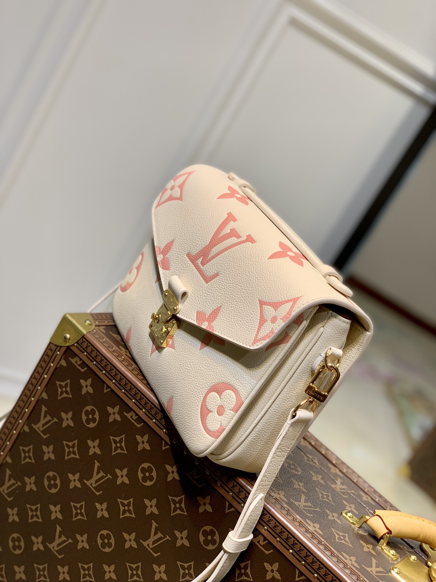 Louis Vuitton LV Pochette Metis M45573