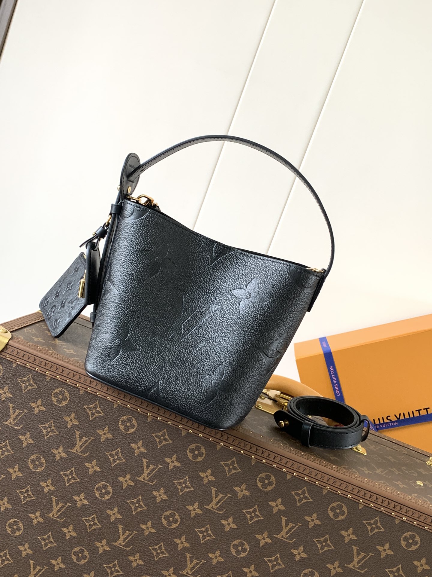 M13480 All in BB Handbag in Black Embossed grained cowhide leather