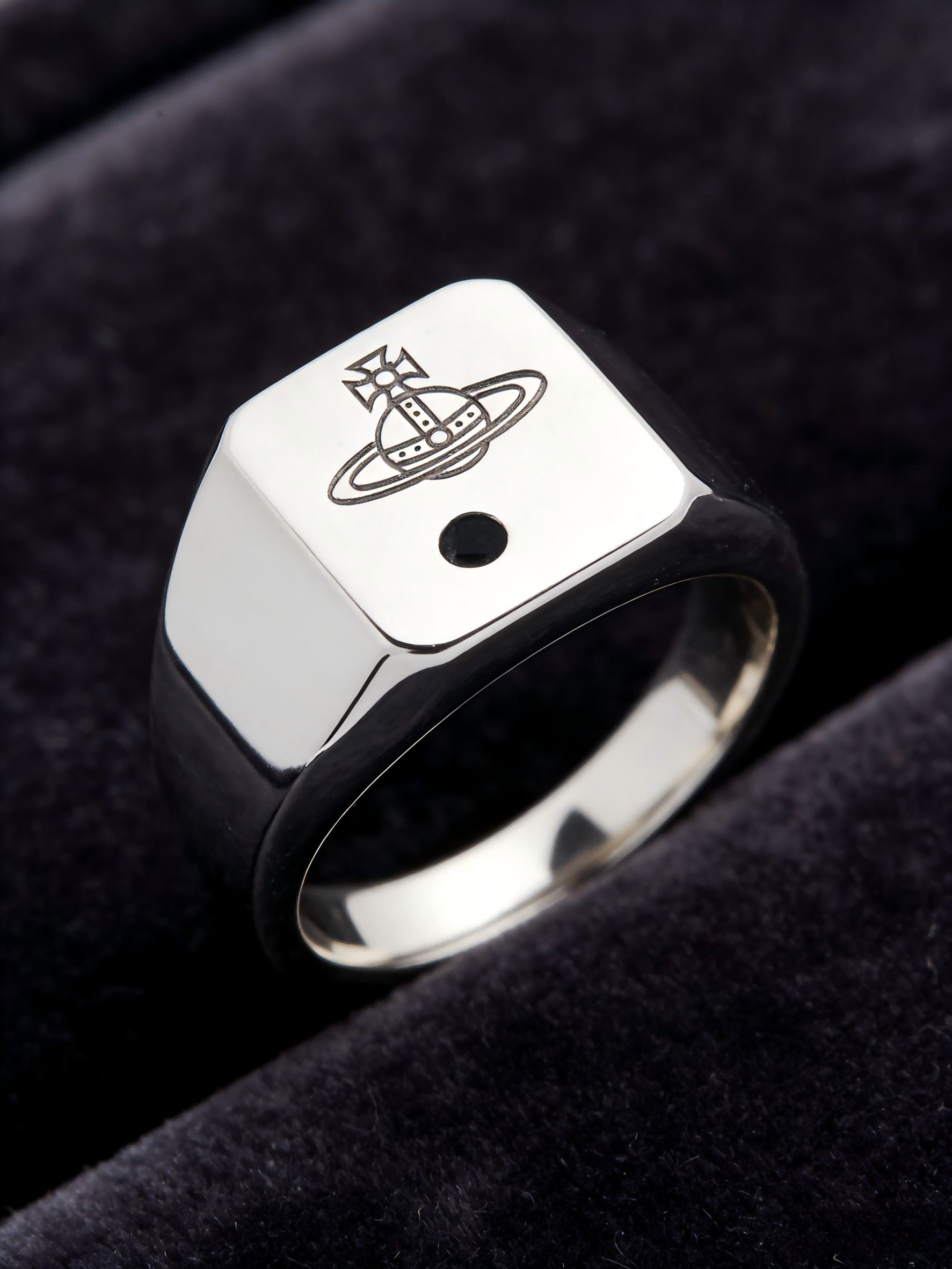 Minimalist Silver Saturn Signet Ring for Men & Women – Hypoallergenic Stainless Steel Jewelry Gift
