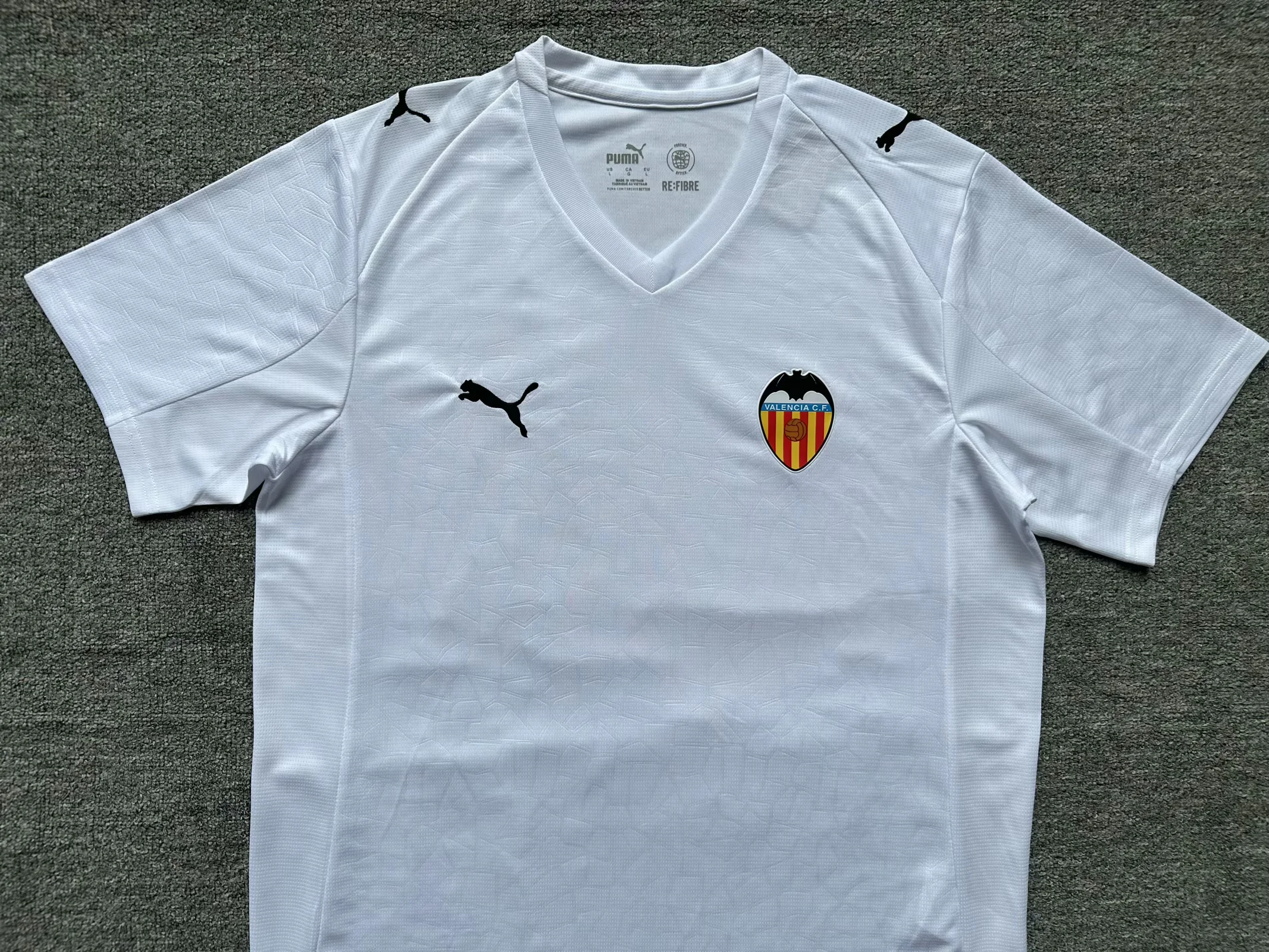 2025/26 Valencia Home White Fans Soccer Jersey 1:1 Thai Quality