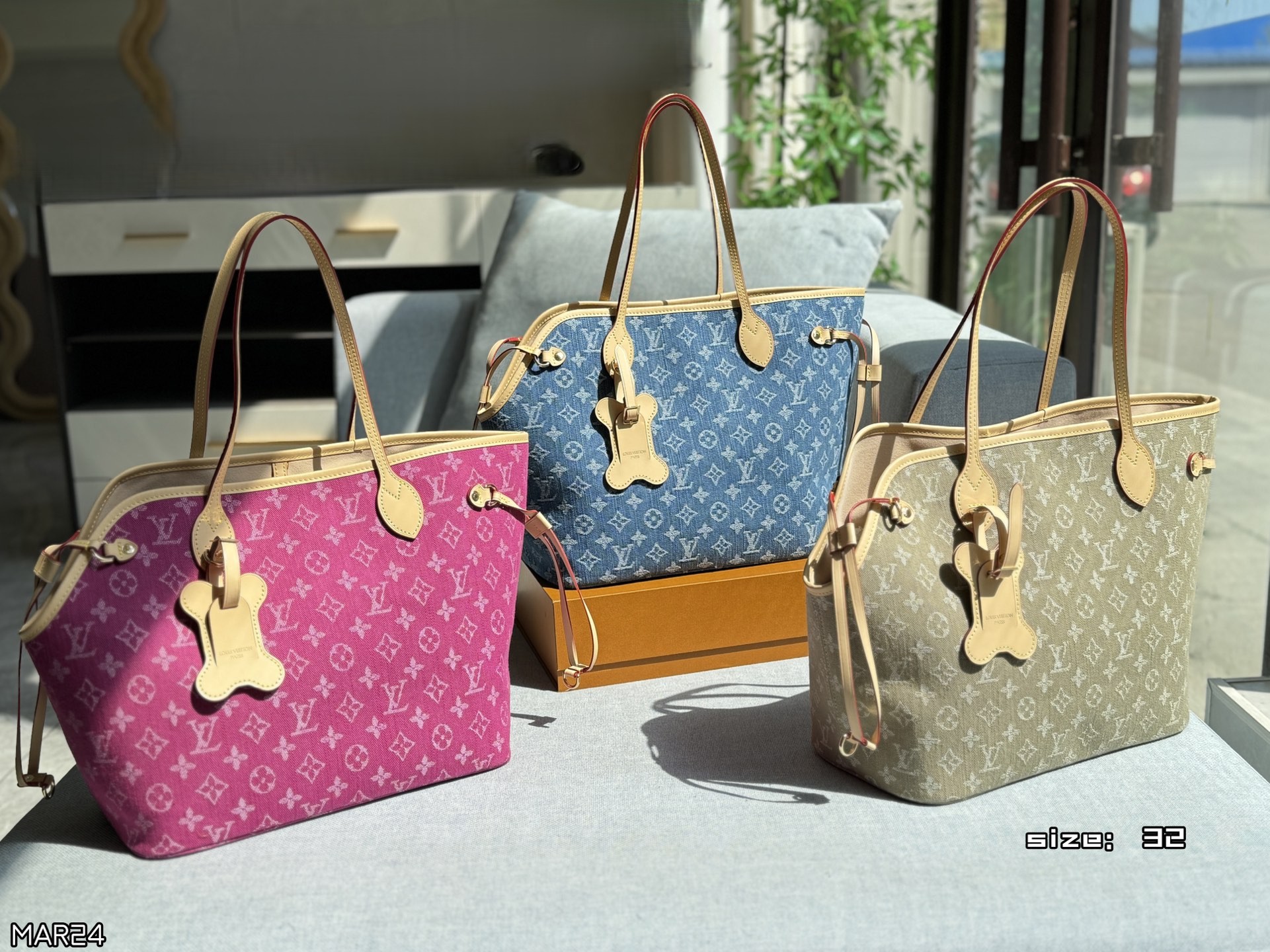 Louis Vuitton Neverwoof MM Pet Carrier Denim Canvas Bone Tag Charm Tote Bag - KAIROO