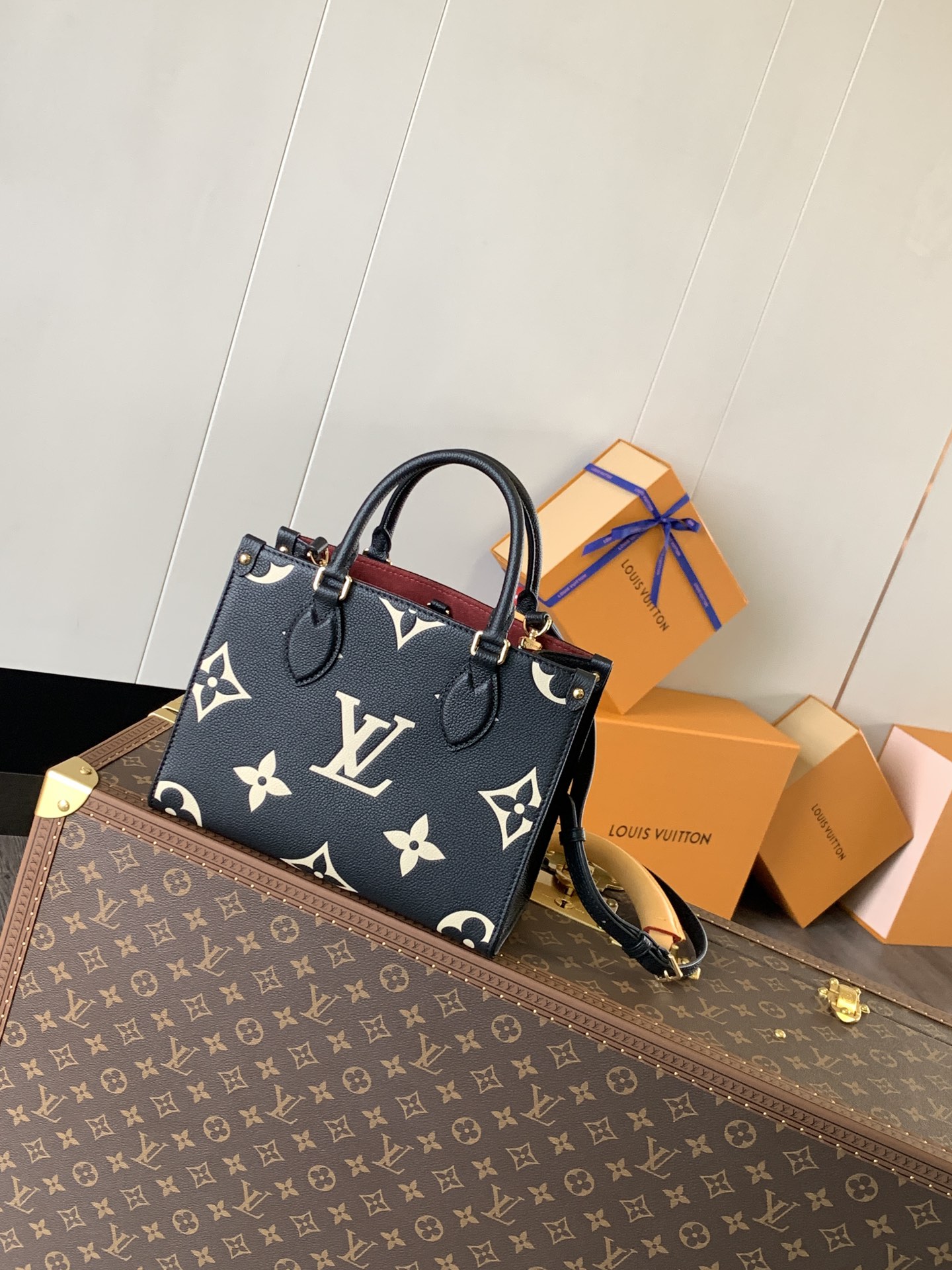 M45659  LV OnTheGo PM Bag Tote In Black  Bicolor Monogram Empreinte Leather