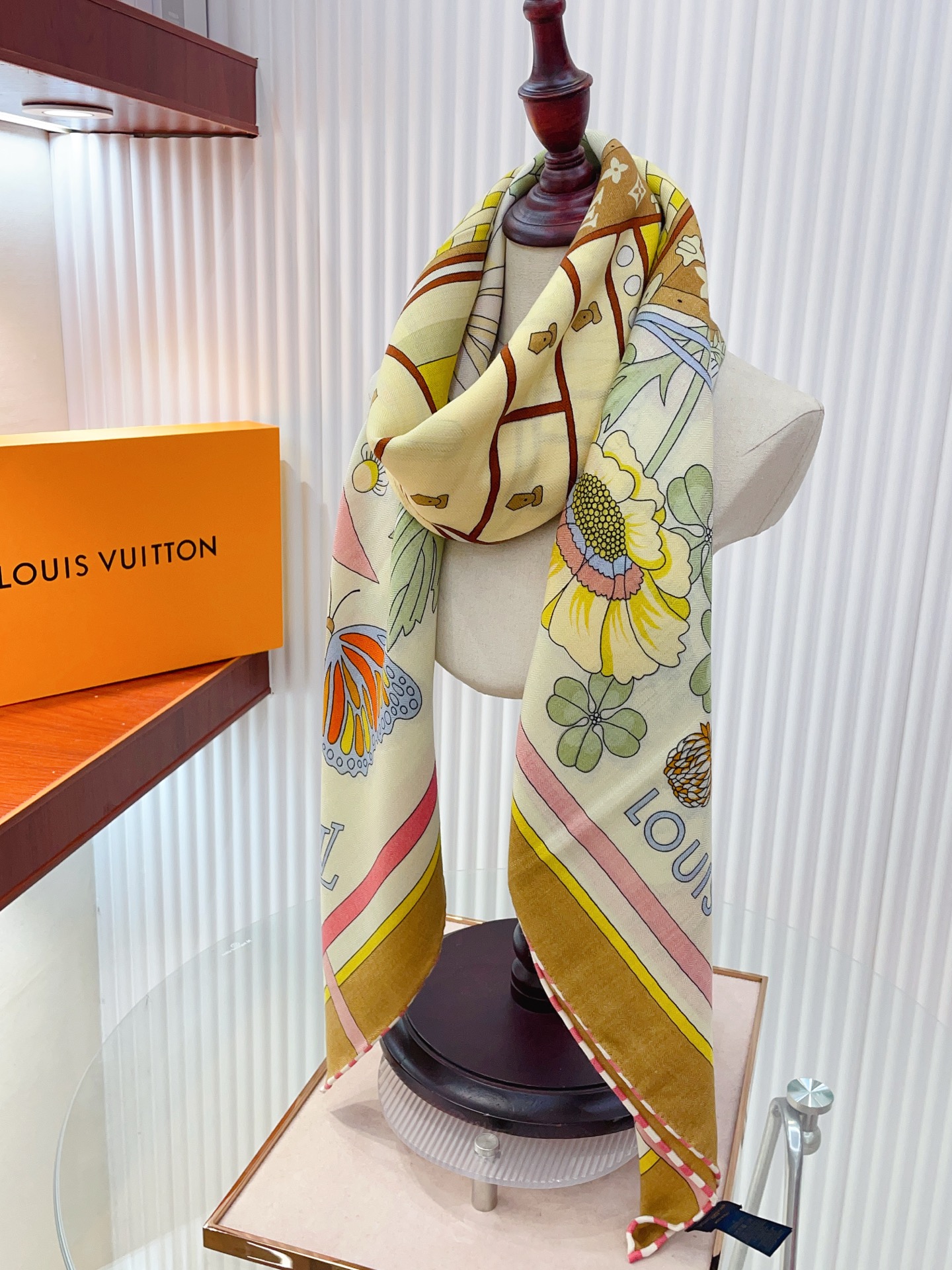 Louis Vuitton LV Sweet Escape Shawl 140cm