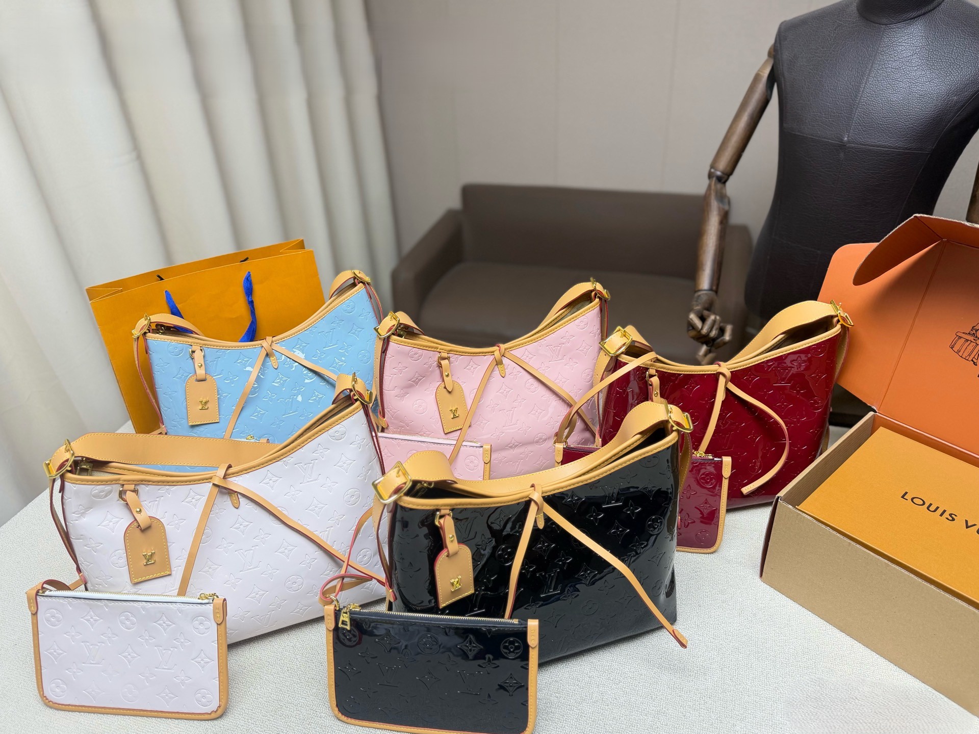 Louis Vuitton LV Carryall PM Vernis Patent Monogram Embossed Leather Hobo Tote Shoulder Bag With Pouch - KAIROO