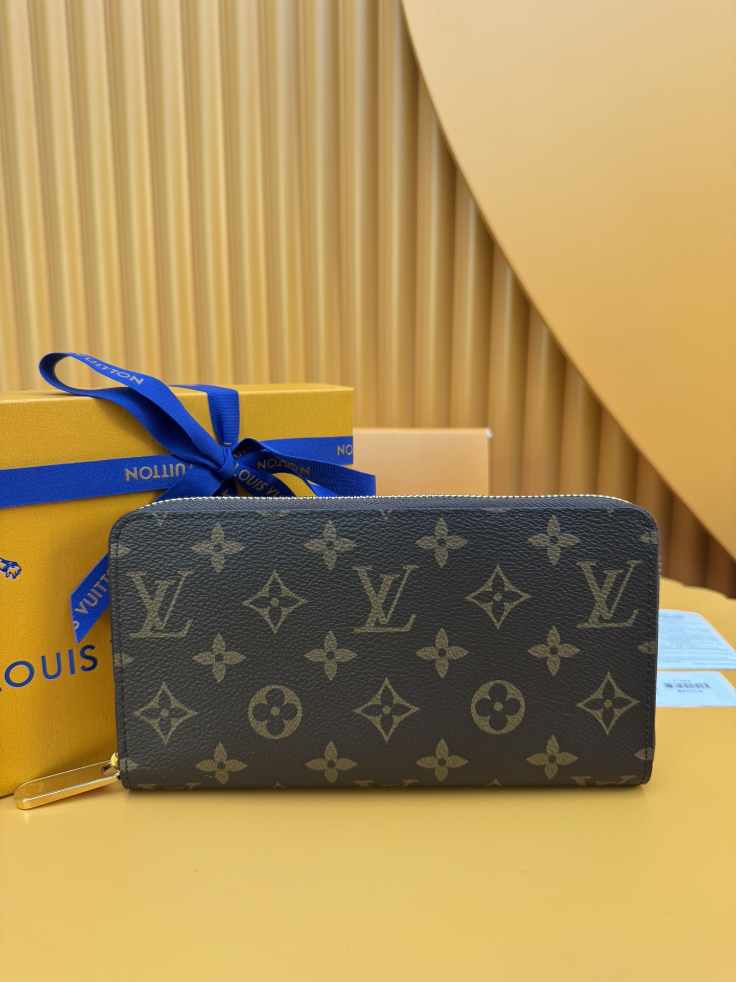 M42616 LV Monogram Canvas Zippy Wallet