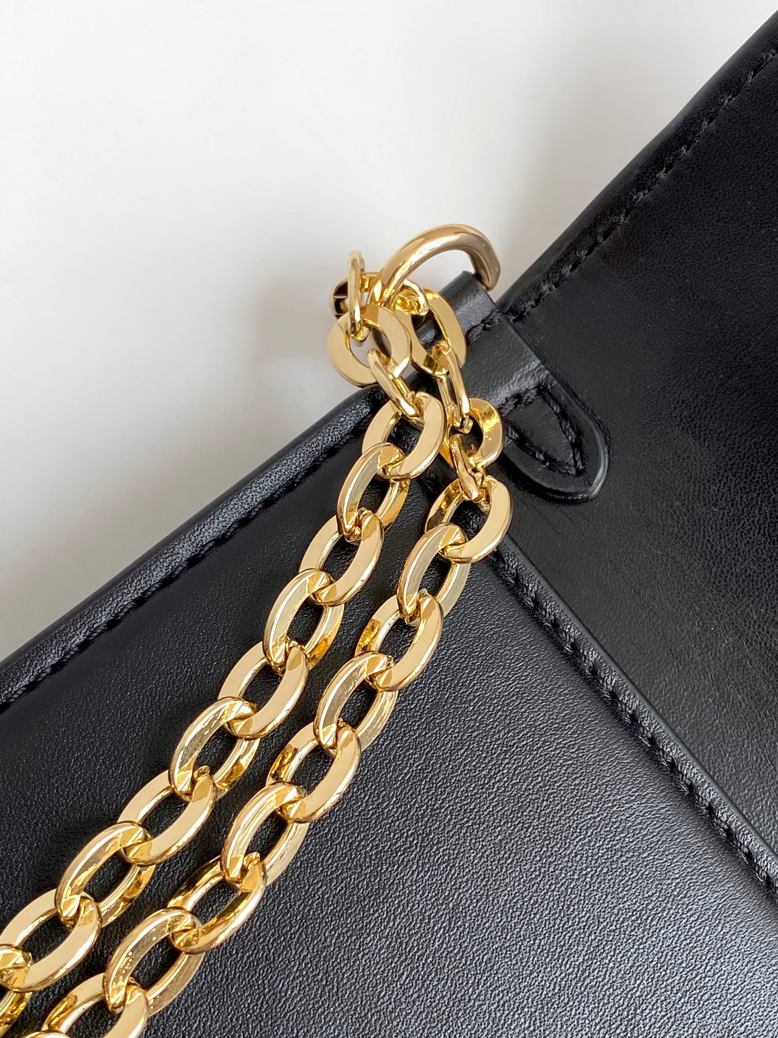 Louis Vuitton LV Bloom Chain bag