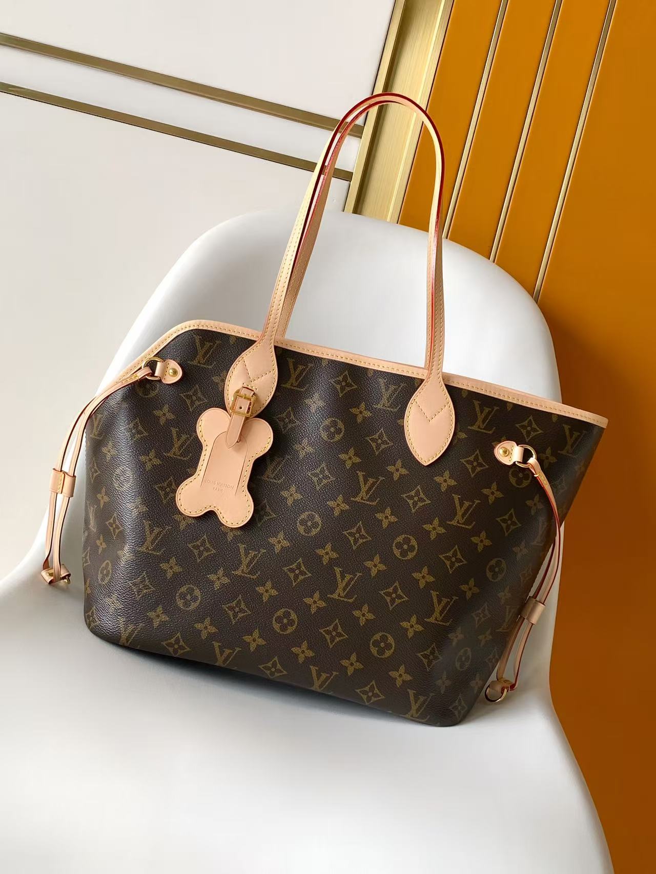 M27847 LV Neverwoof MM in Monogram Canvas