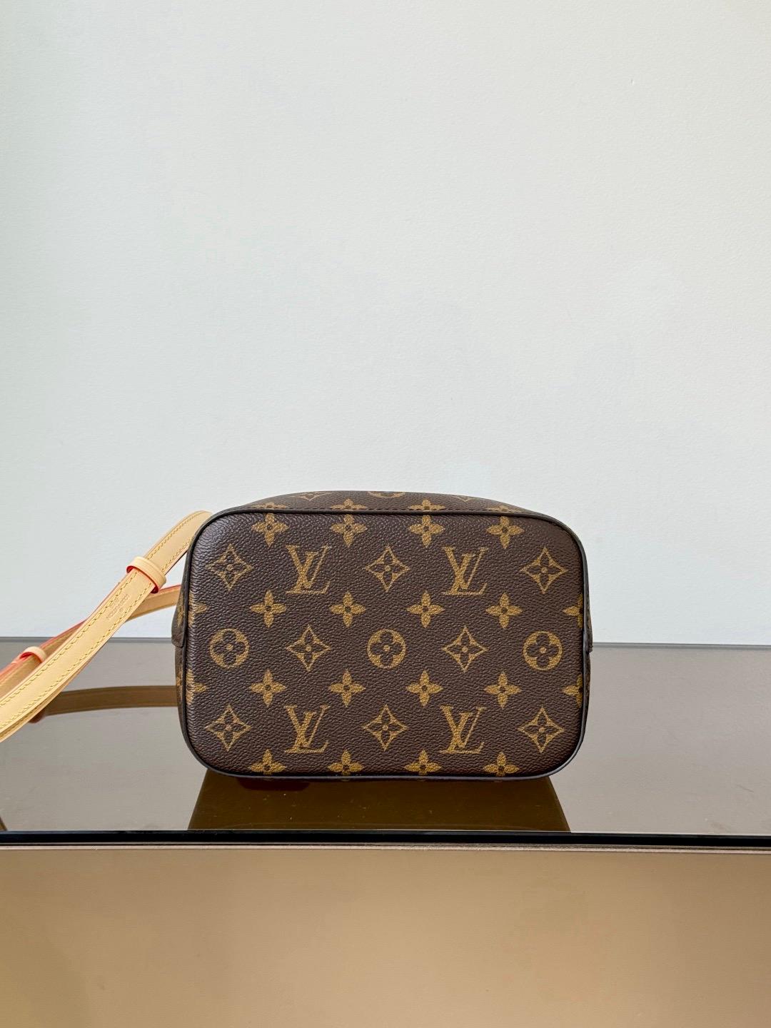 Louis Vuitton LV Néonoé BB bag